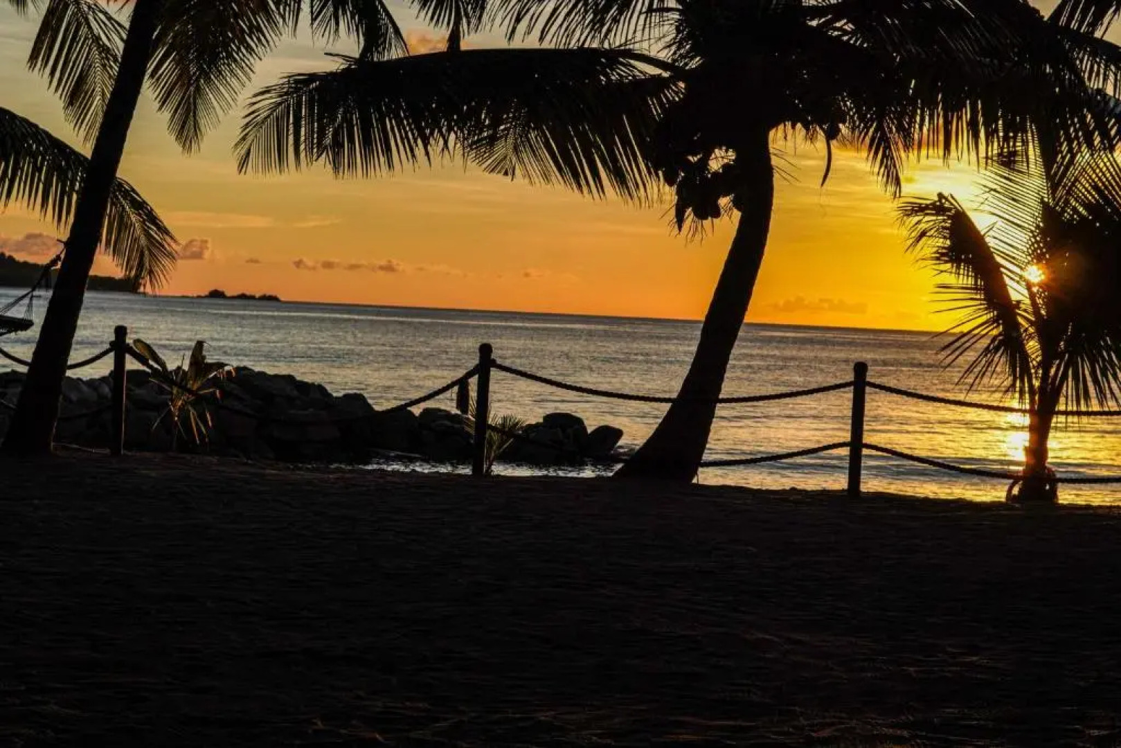 Anse Kerlan Beach Chalets