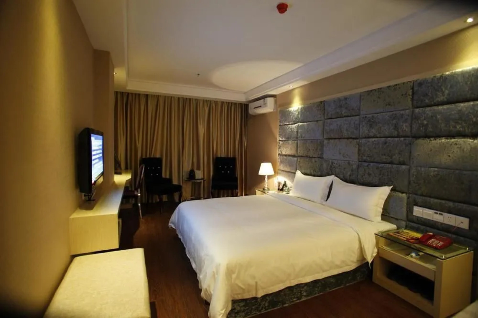 Amy Crystal Business Hotel