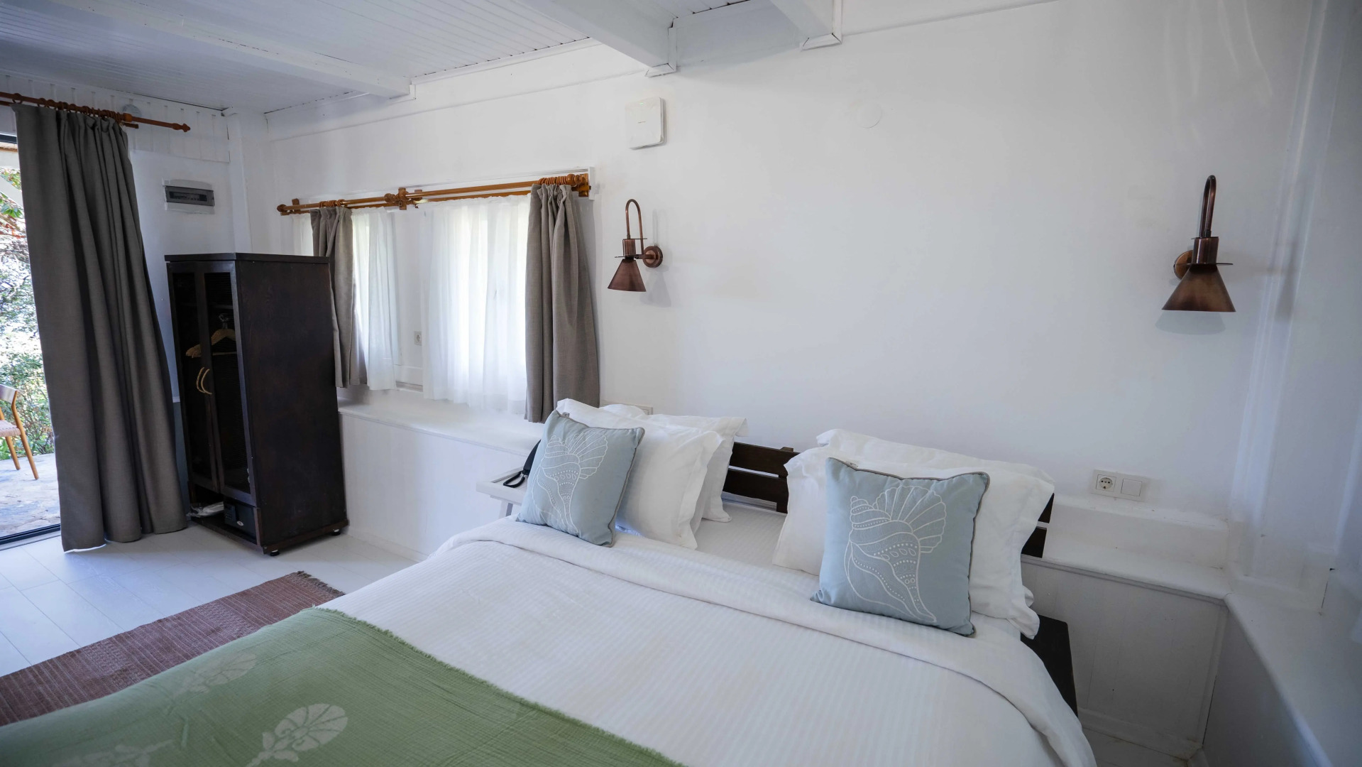 Lov Faralya (+16 Adults Only)