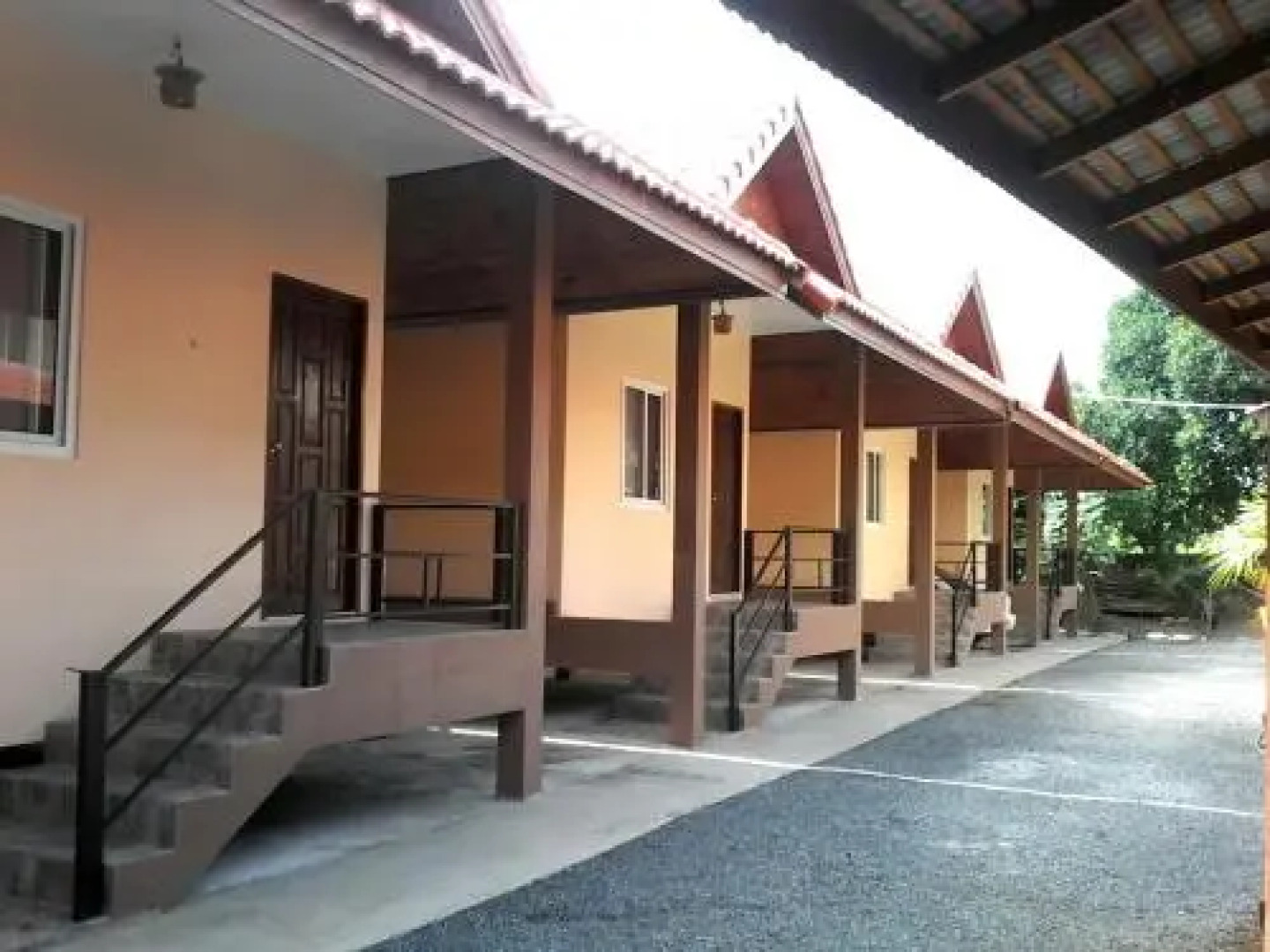 Saksri Resort