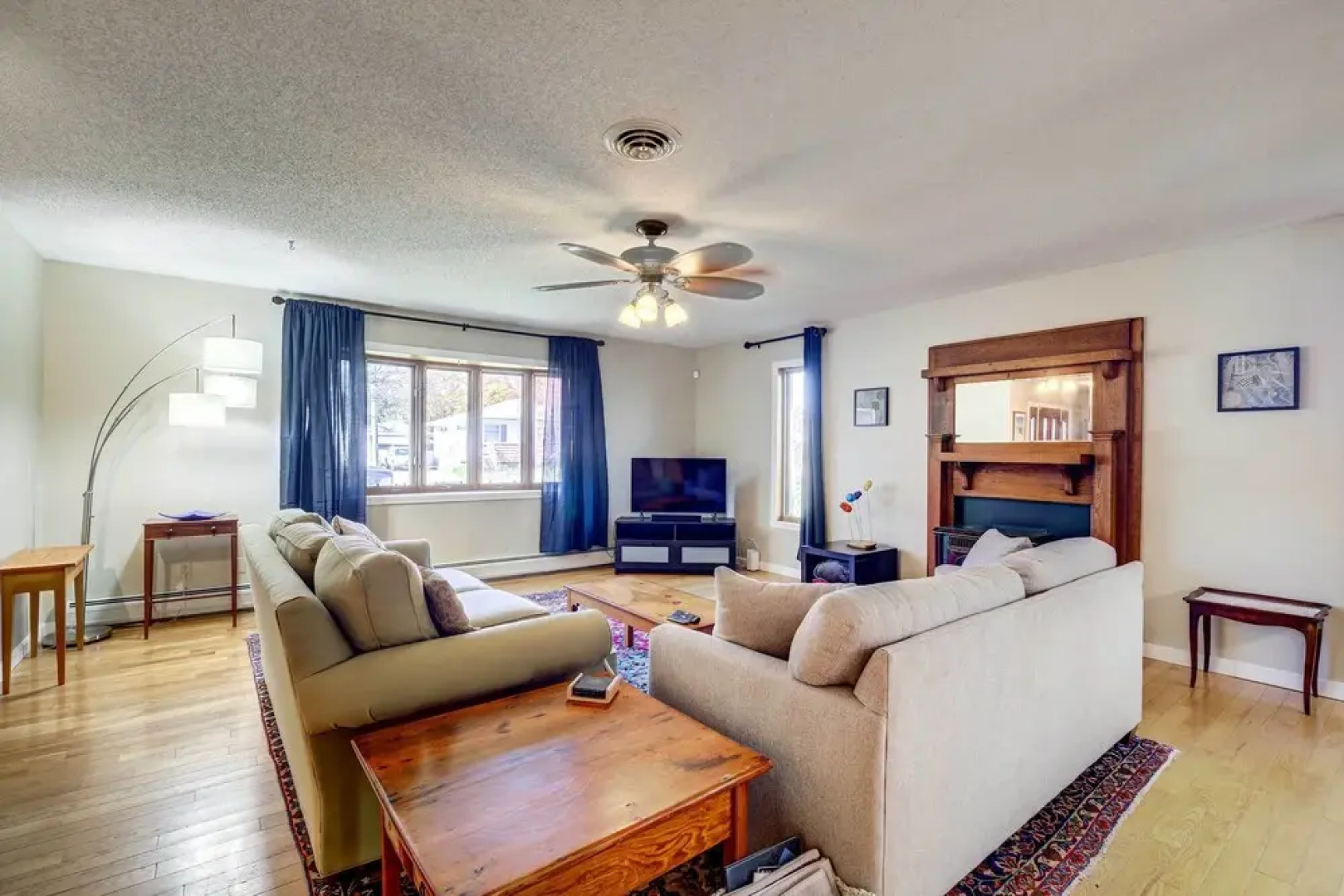 'house of Art' Group Escape By Parks & Lake!