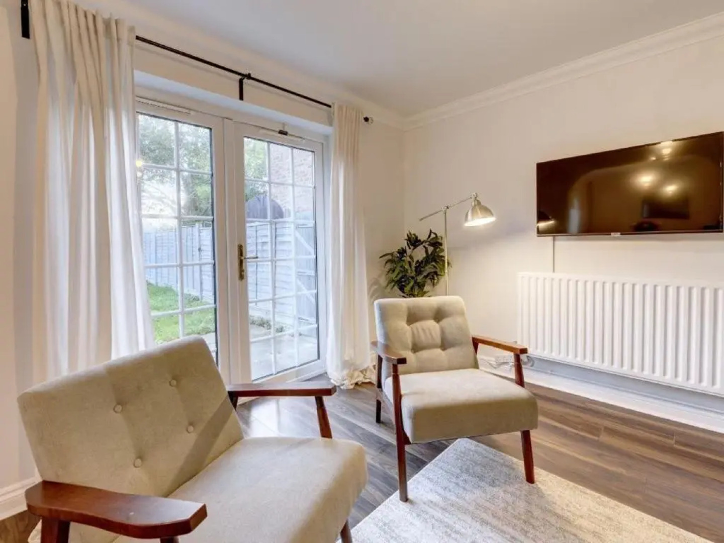 The Snagge I eco-Serviced Accommodation I A Cute Detached House I Large Garden I Pet Friendly I Free Parking I By SILVA