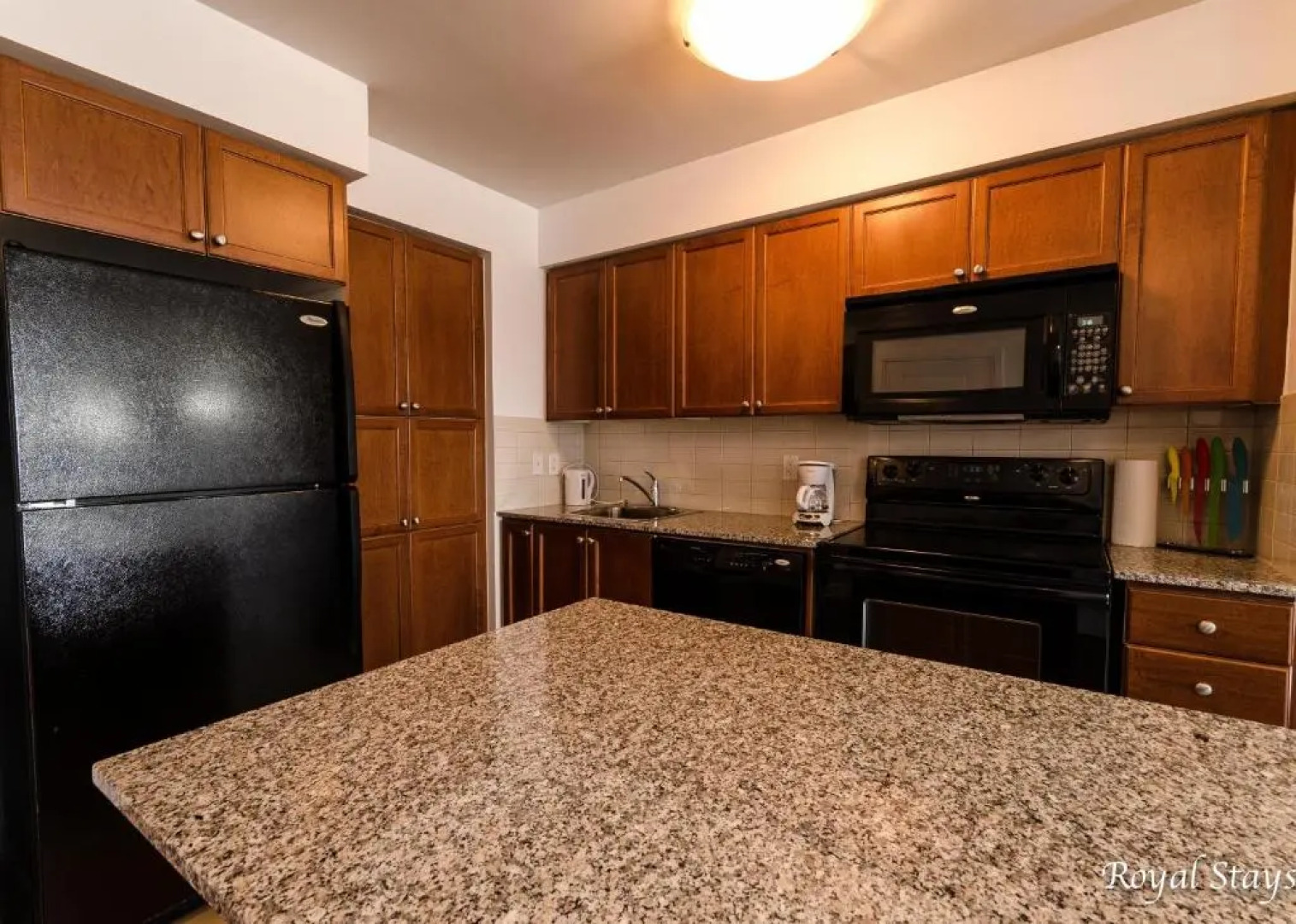 Royal Stays Furnished Apartments - Square One