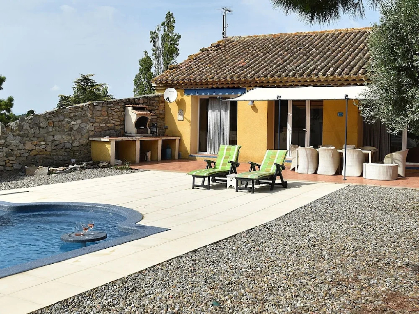 Spacious Villa With Private Swimming Pool in Marseillette