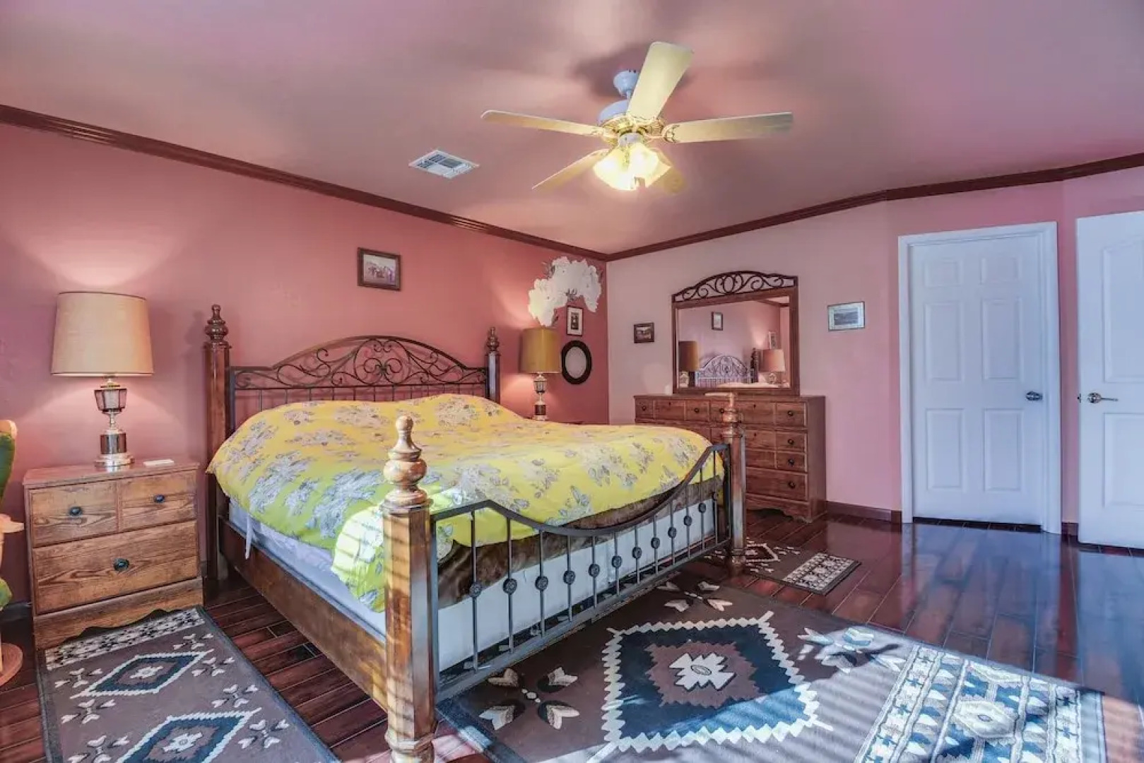 Artfully Decorated Cottonwood Home: Pets Welcome!