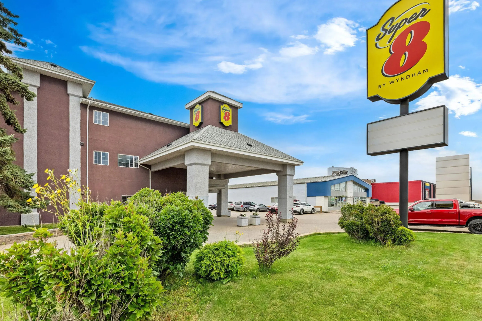 Super 8 by Wyndham Saskatoon Near Saskatoon Airport