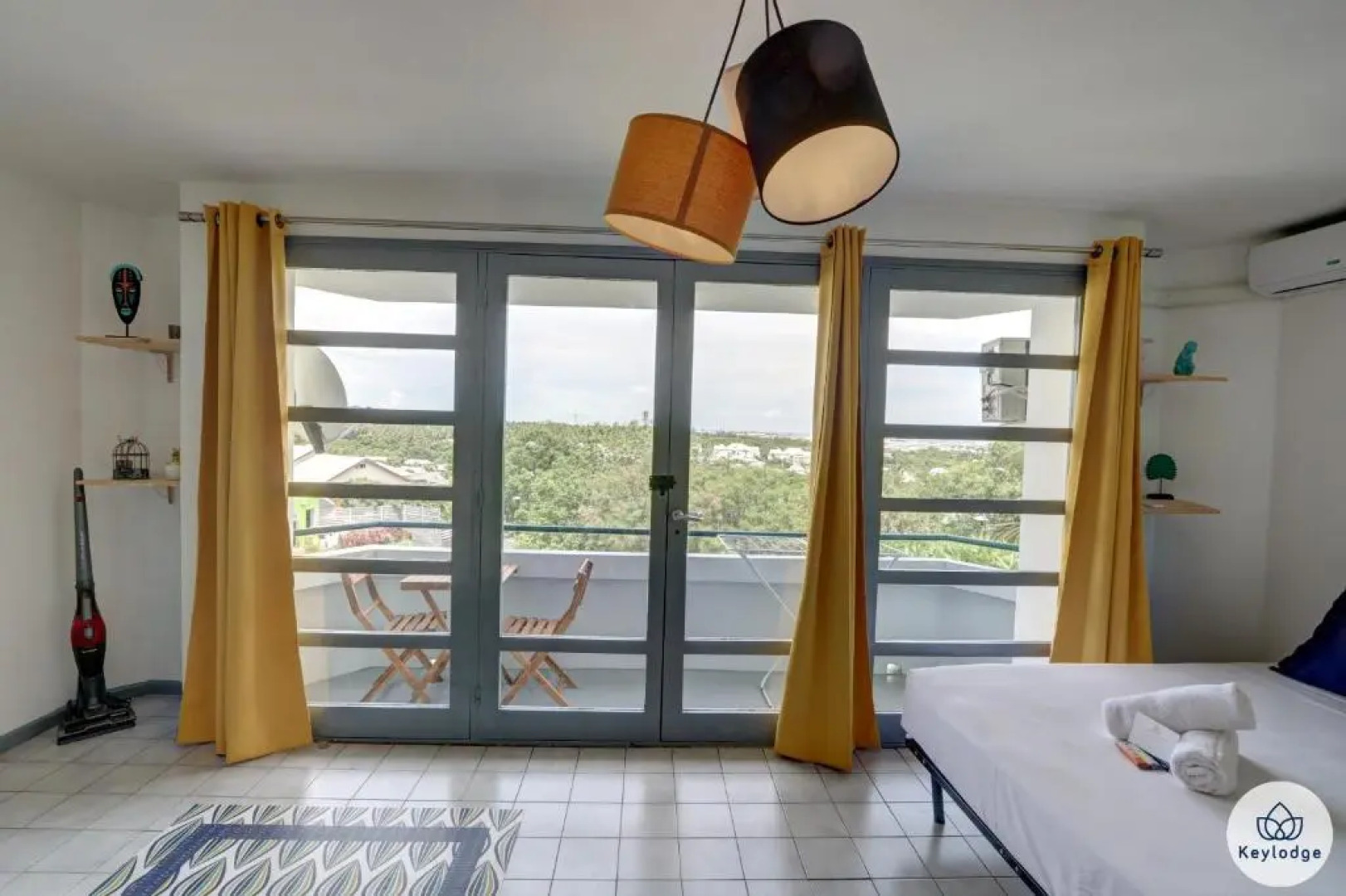 T1 - Grenadille – Rénové - 38 m2 – La possession - 20 mn des plages