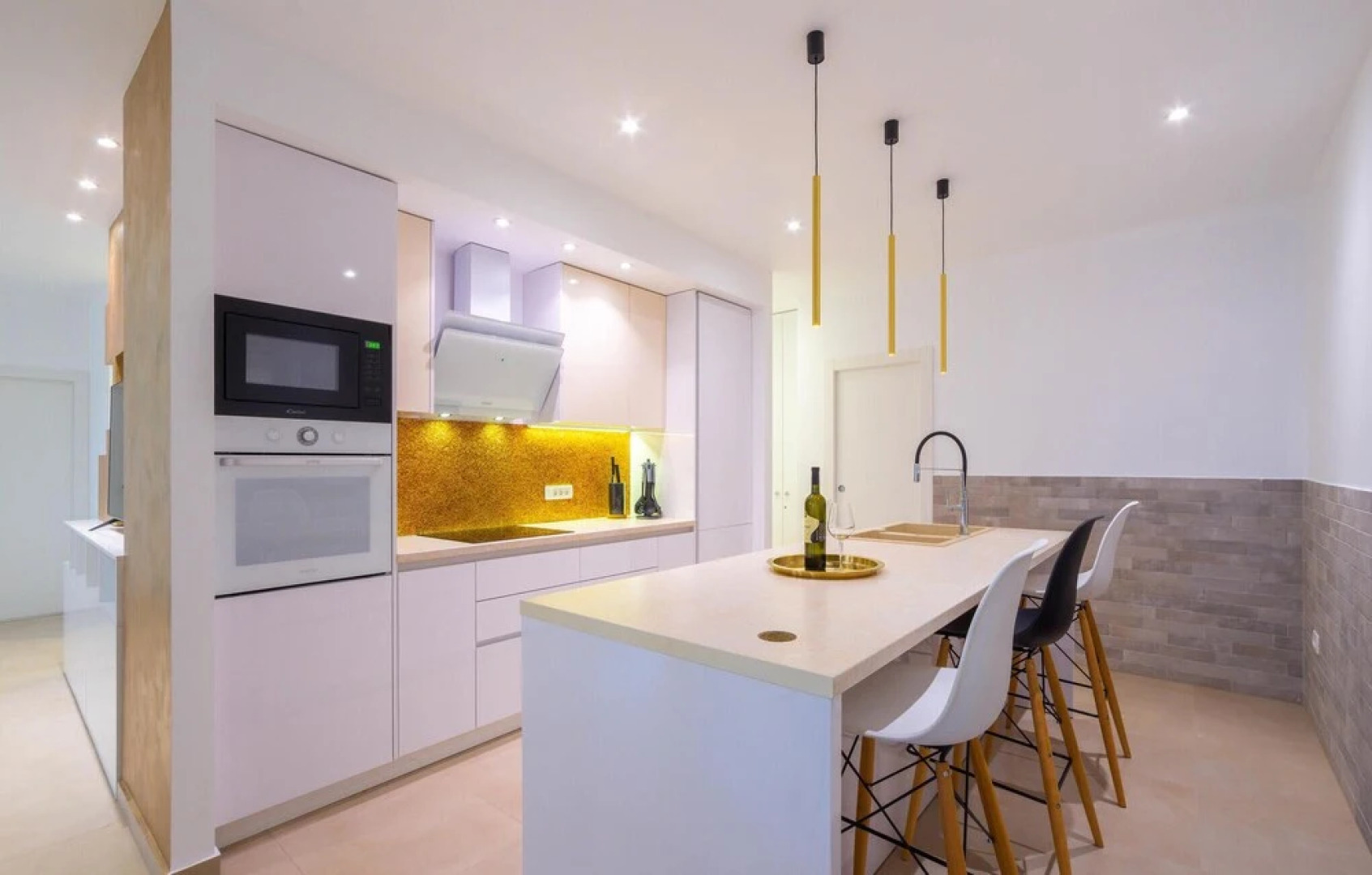 Stunning Apartment in Kastel Gomilica With 3 Bedrooms, Jacuzzi and Wifi