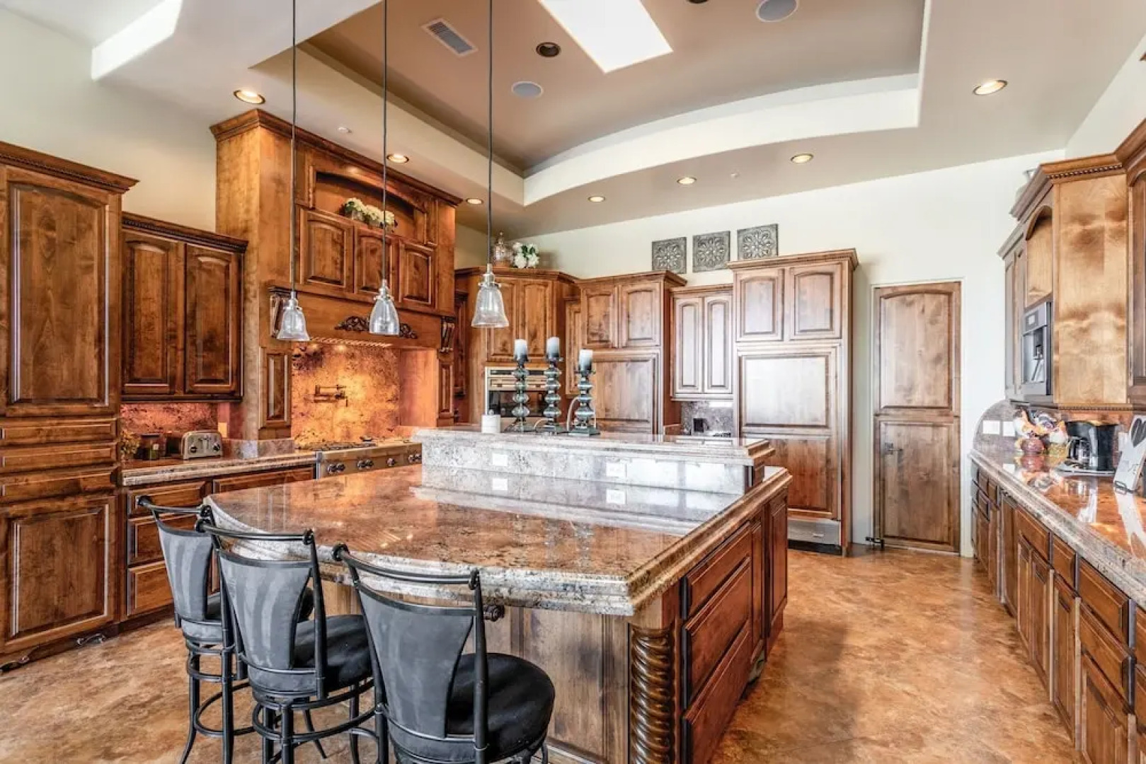 All-Suite Tuscan Home W/ Pool, SPA & Sports Court Home