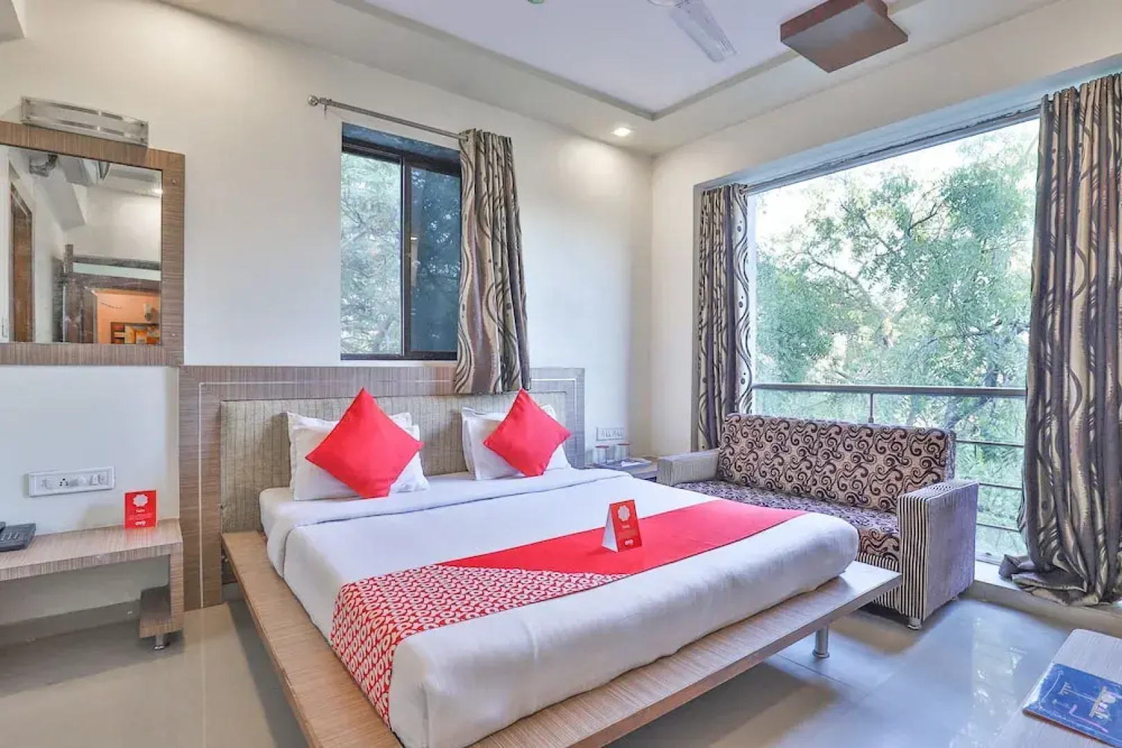 OYO 2389 Hotel The Grand Pritam