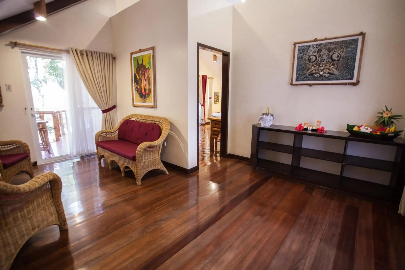 Pura Vida Beach & Dive Resort