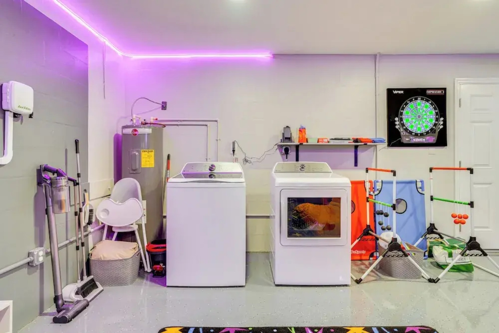 Mid-century Lakeland Home w/ Game Room!