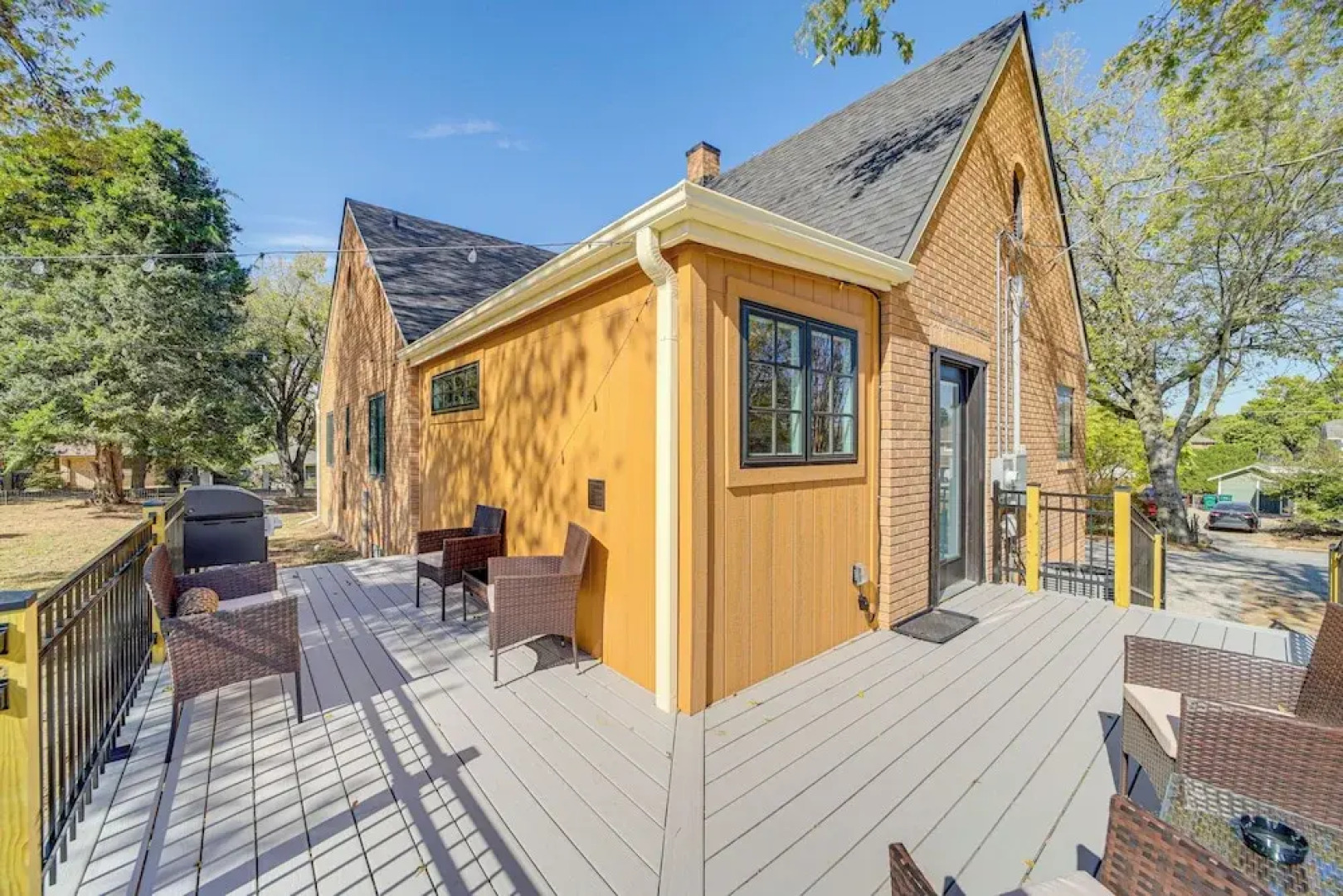 < 9 Mi to Dtwn Tulsa: Lovely Home w/ Yard & Deck!