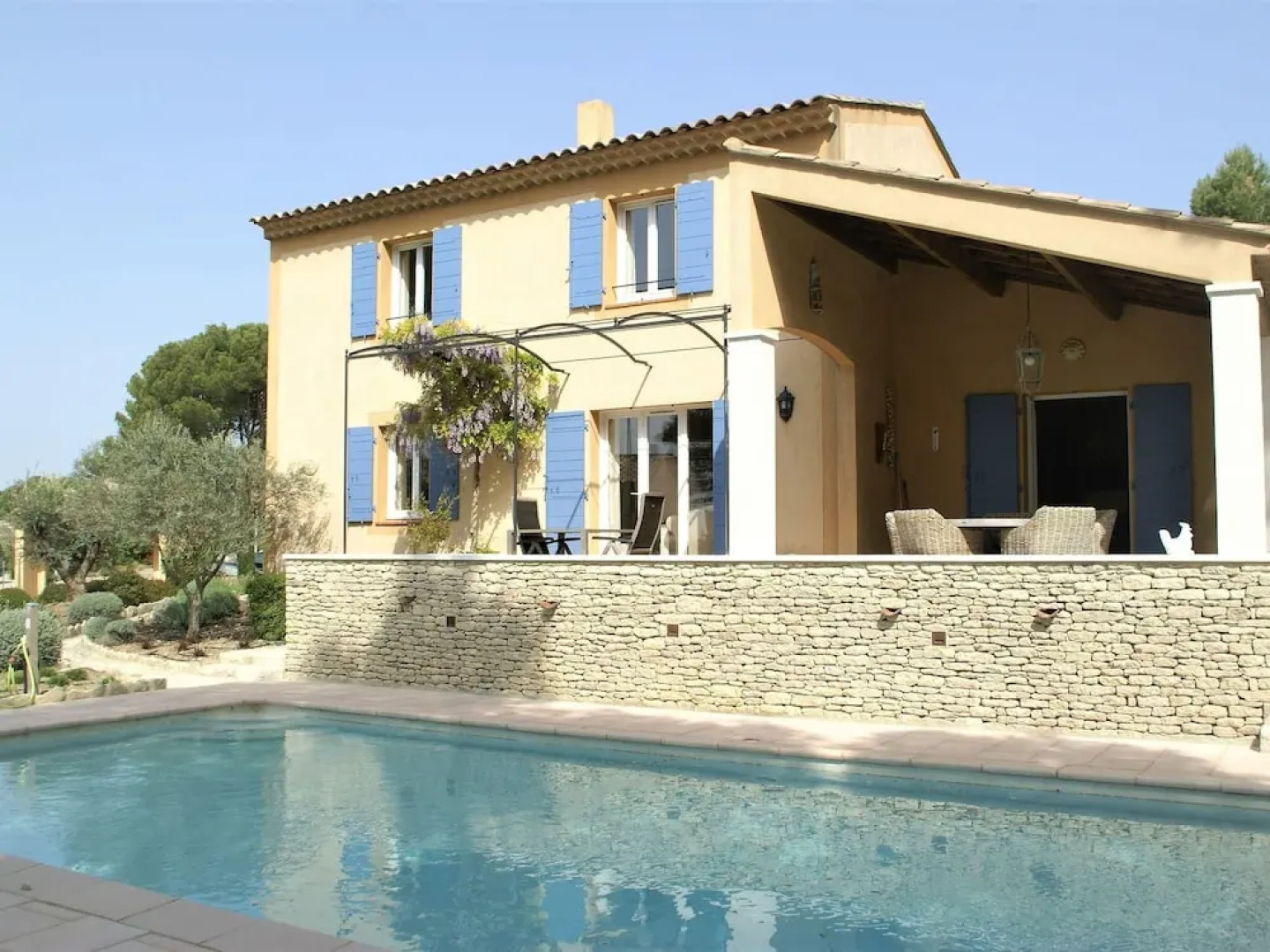 Stylish Villa With Heated Swimming Pool Close to the Lovely L'isle-sur-la-sorgue