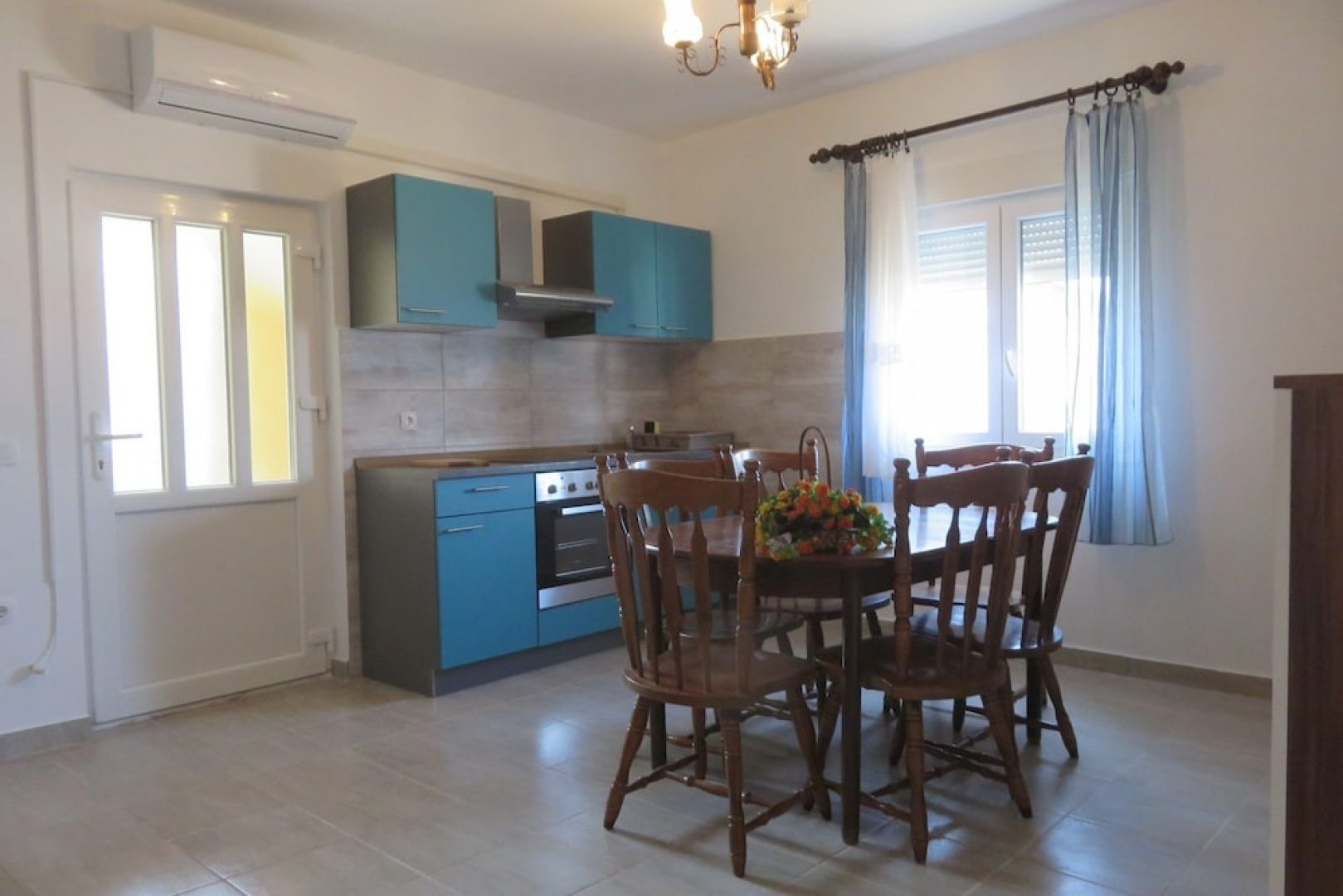 Marin - 100m From the Beach With Parking - A1