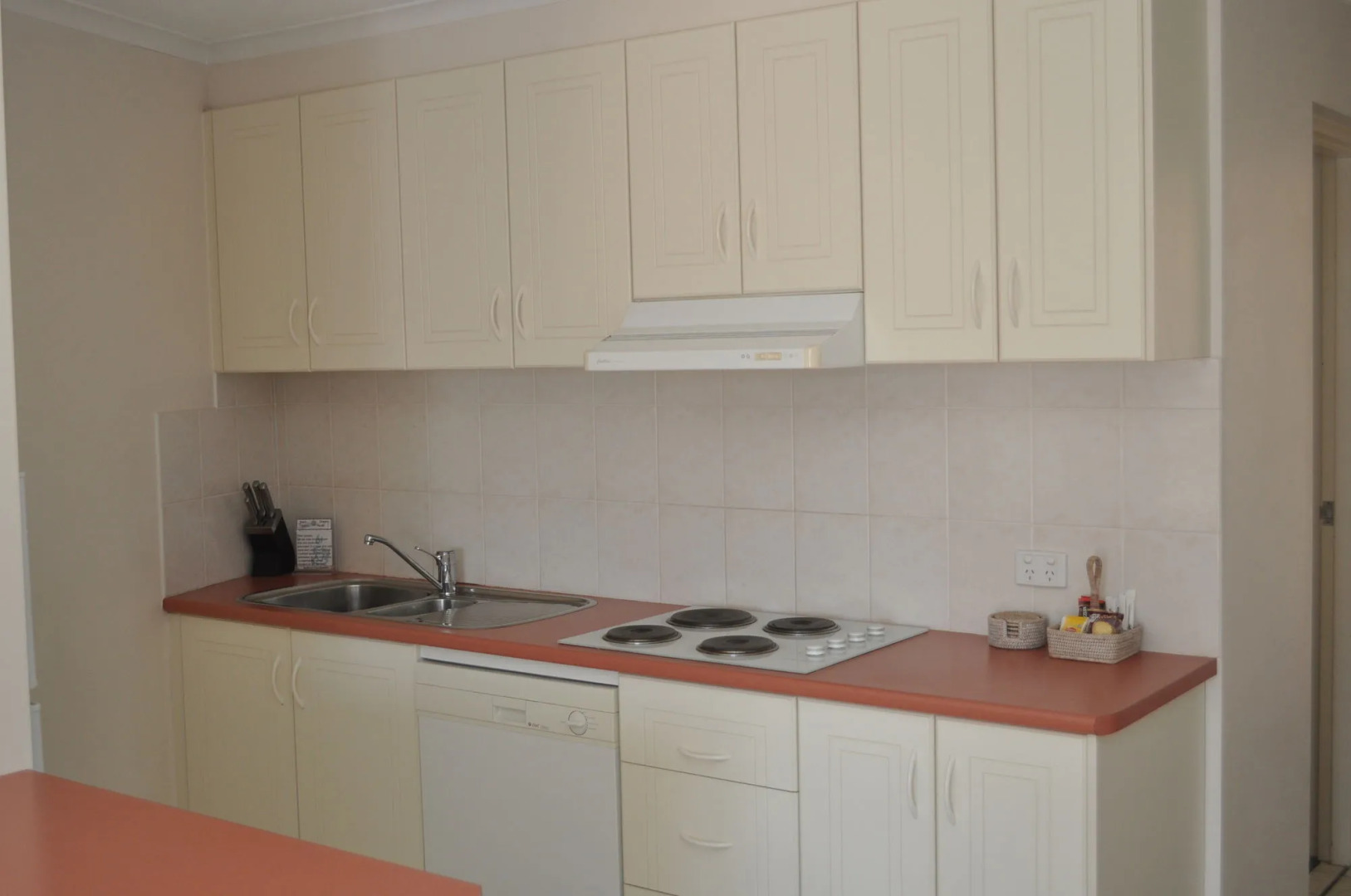 Black Dolphin Motel & Apartments