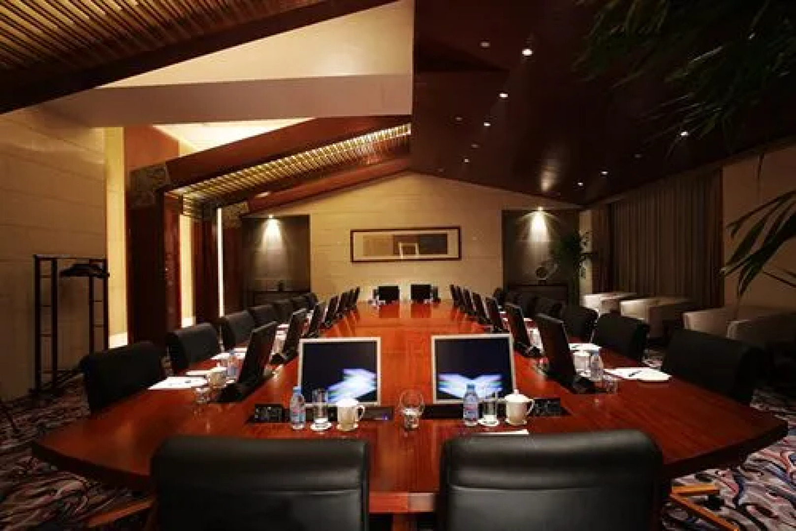 Golden Elephant Golf Hotel