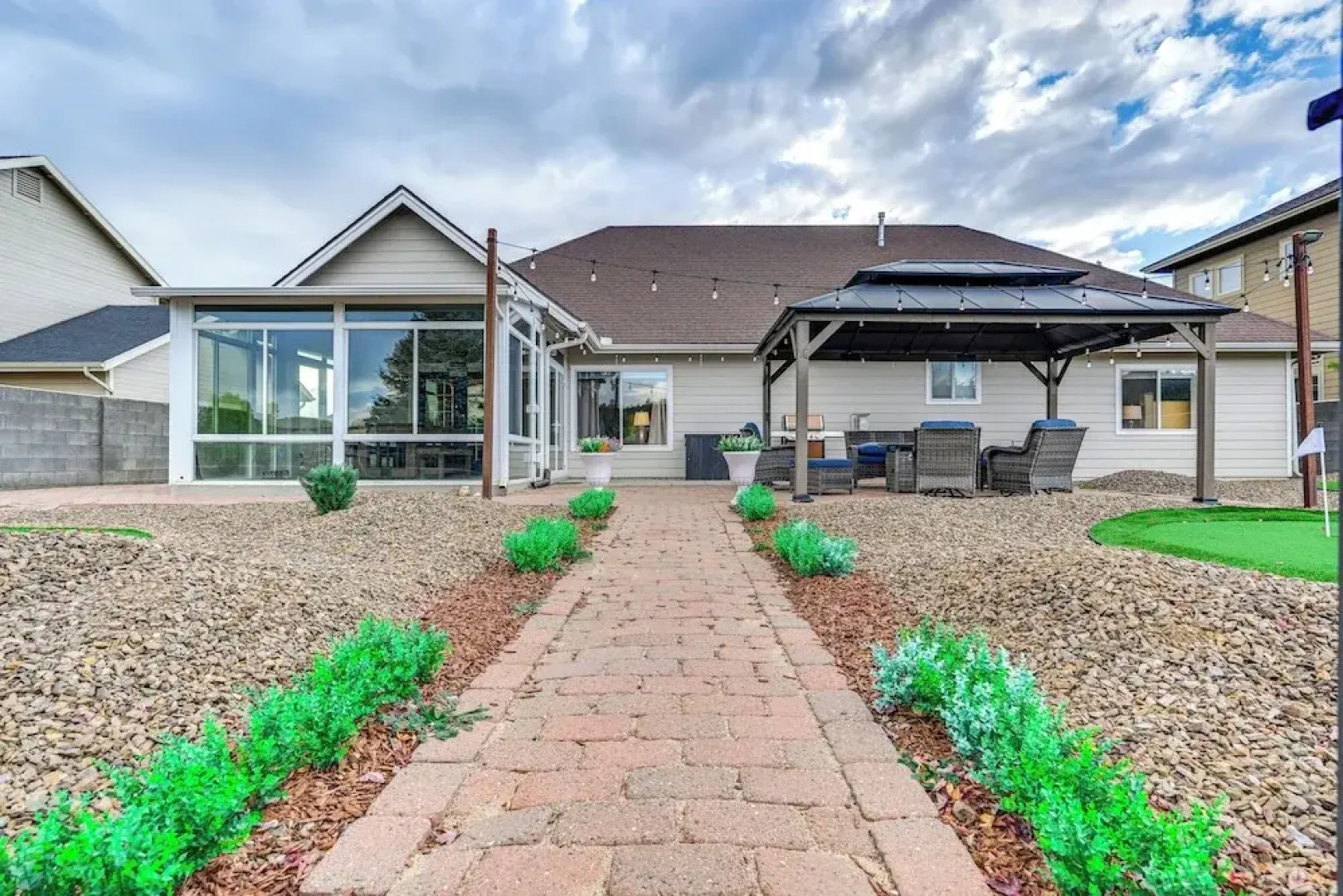 12 Mi to Flagstaff: Pet-friendly Home w/ Sunroom!