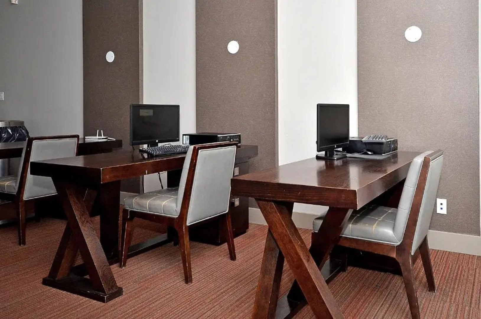 Royal Stays Furnished Apartments - Square One