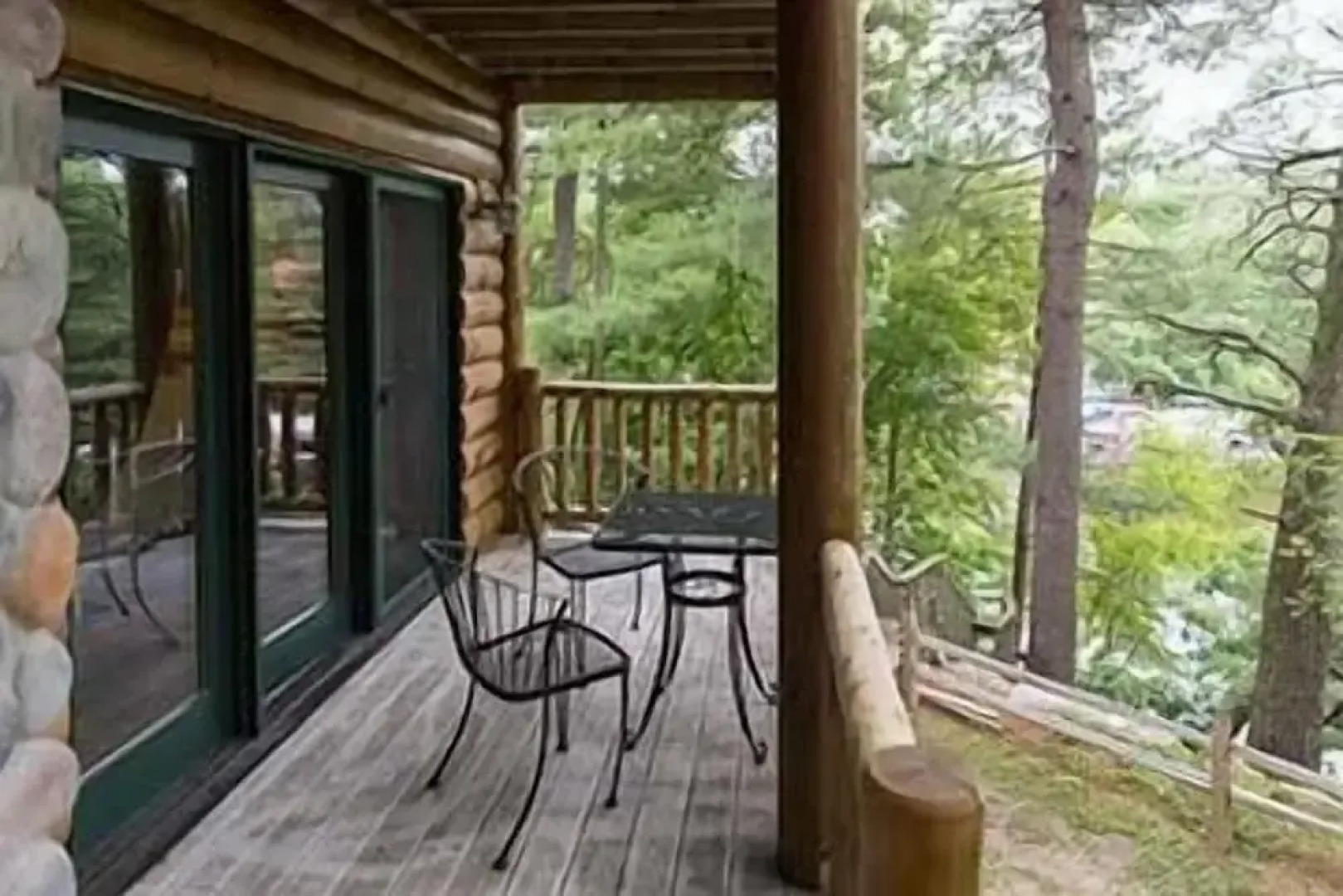 Log Gables - Lake Front