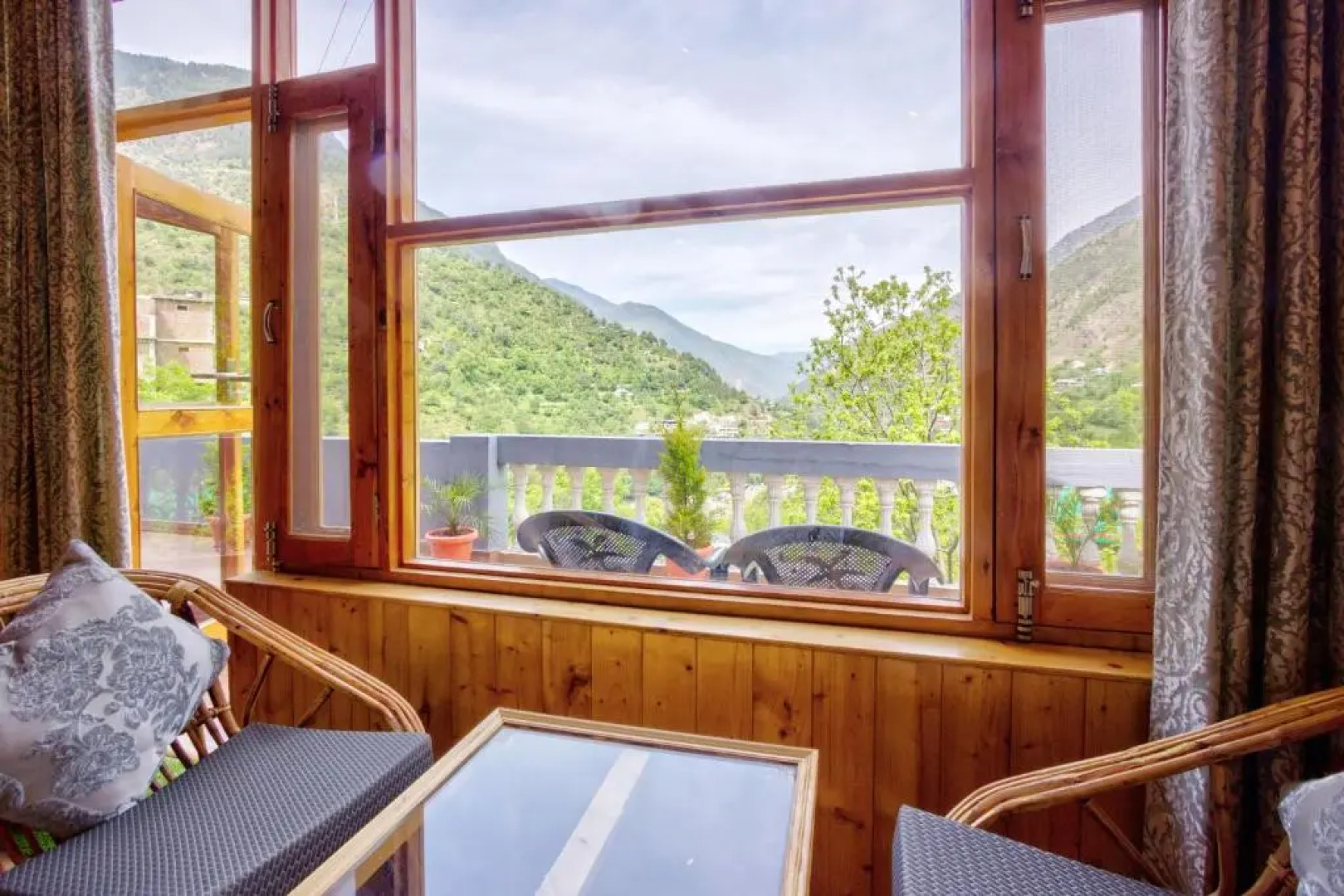 Doris Mountain Cabins Tirthan