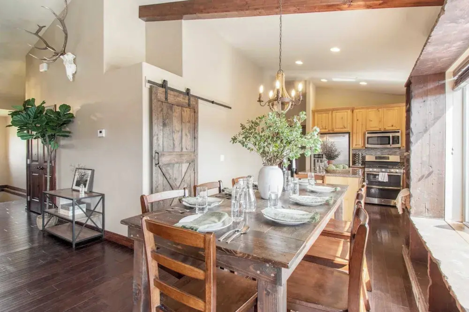 Lucky Bill by Avantstay Lake Views, 15mins to Park City Mtn