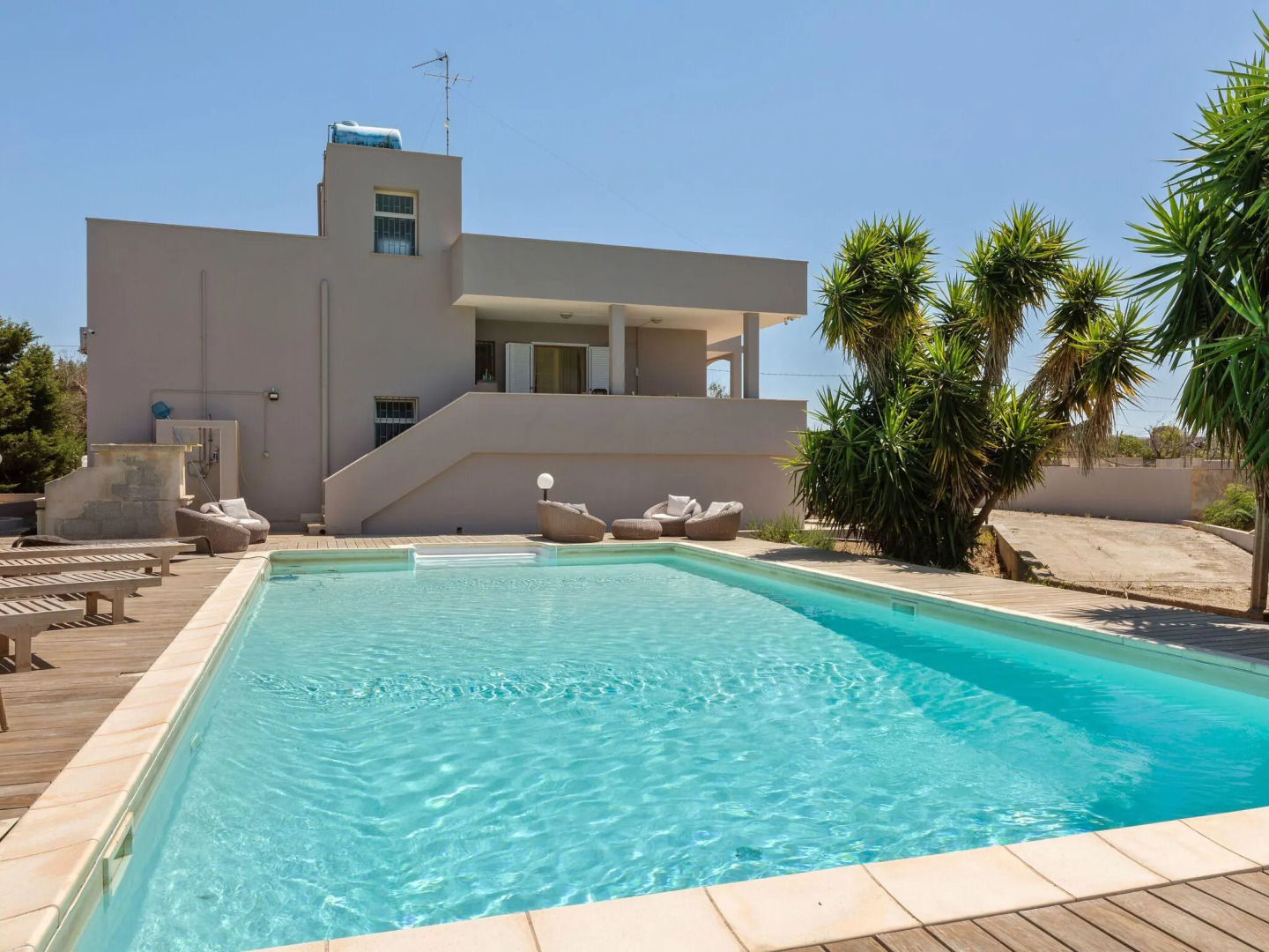 Belvilla by OYO Pool Villa Torre San Giovanni