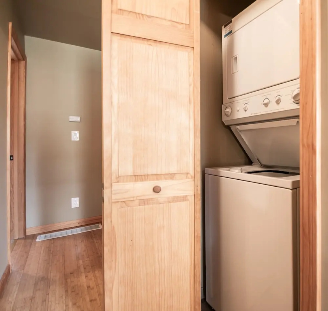 Tivoli Chalet Apartment 3 NW Comfy Cabins