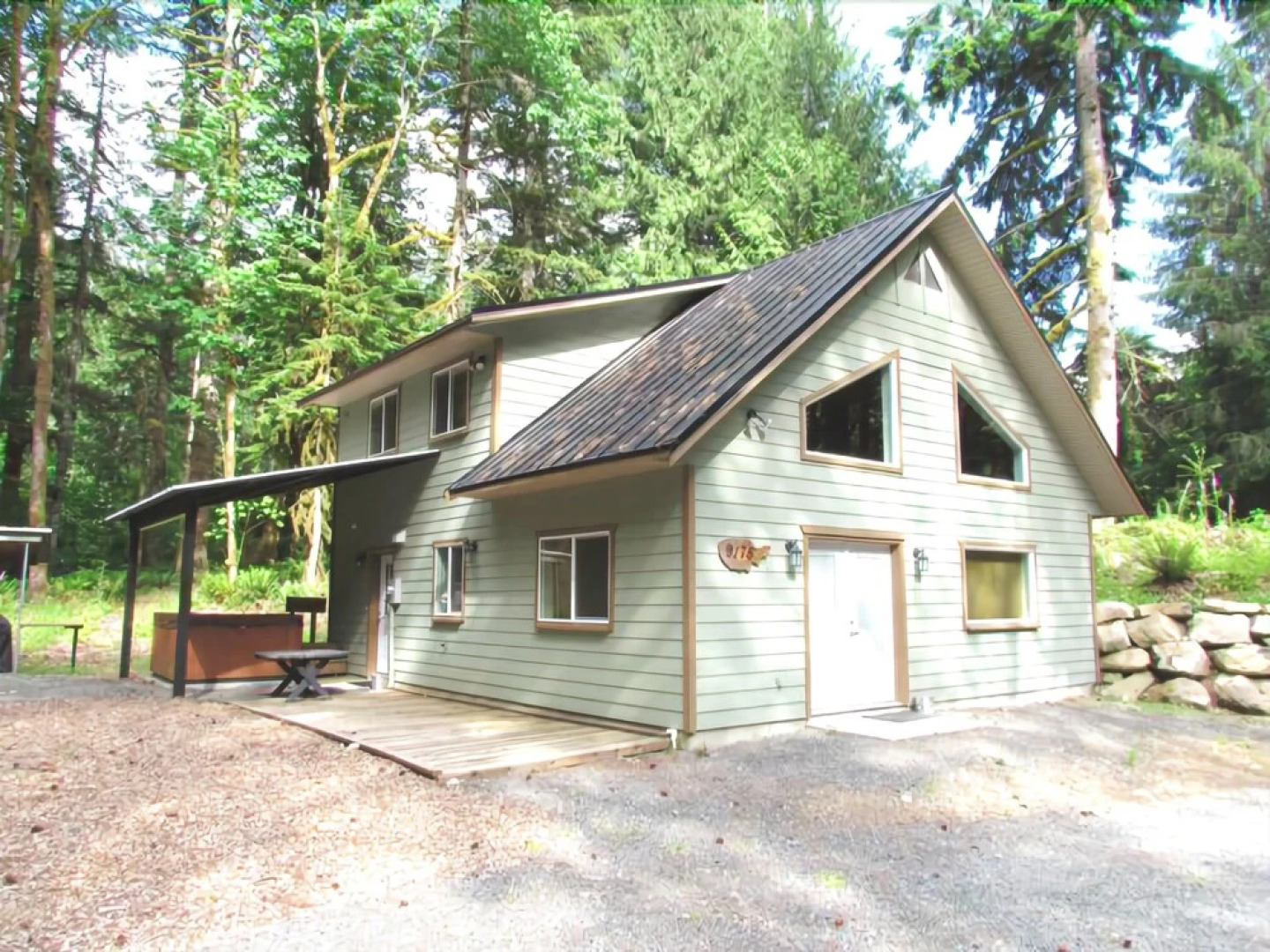 Mt. Baker Lodging Cabin 2 – Hot Tub, A/C, Sleeps 10! by MBL