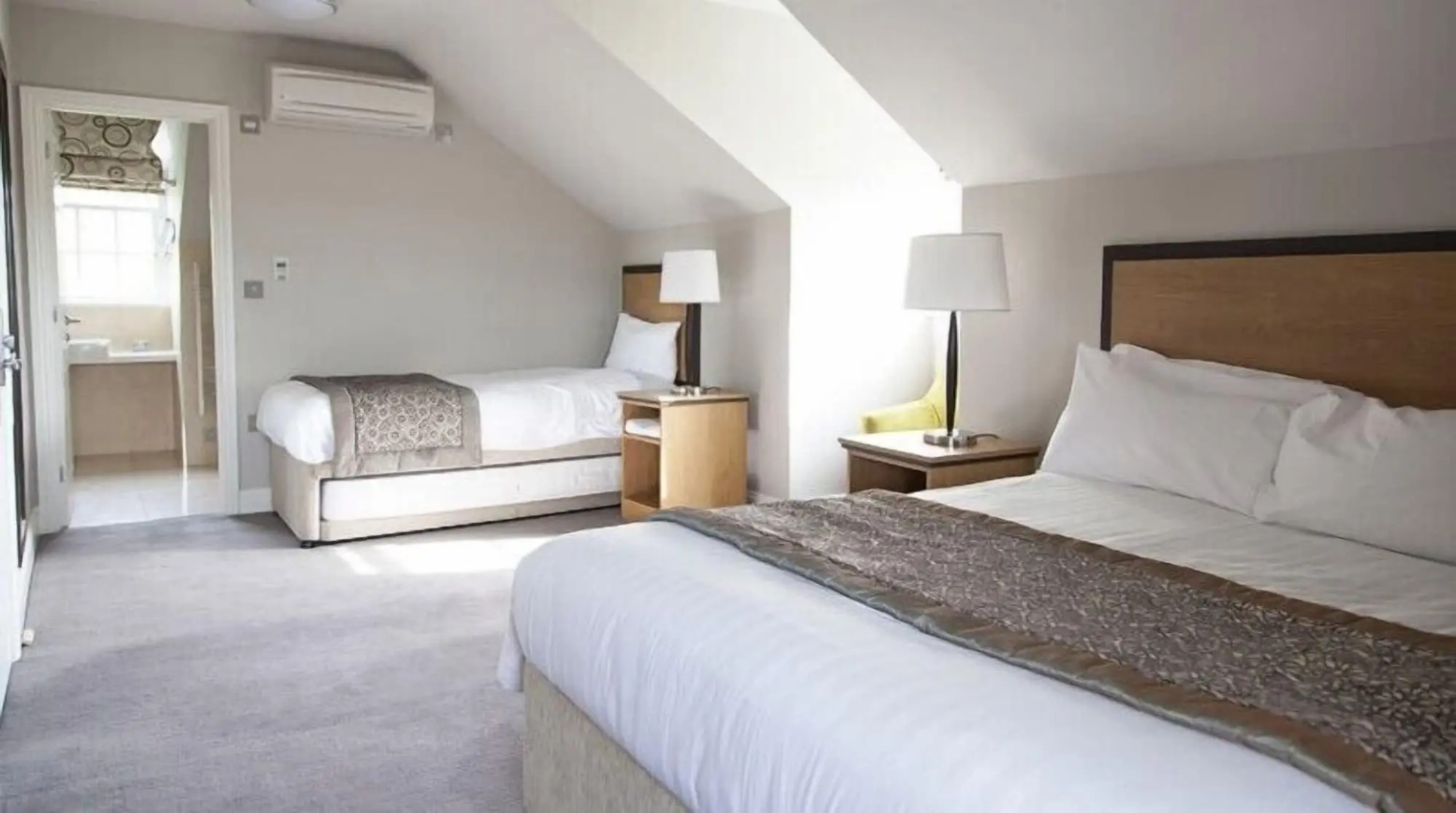 The Riverside House Hotel