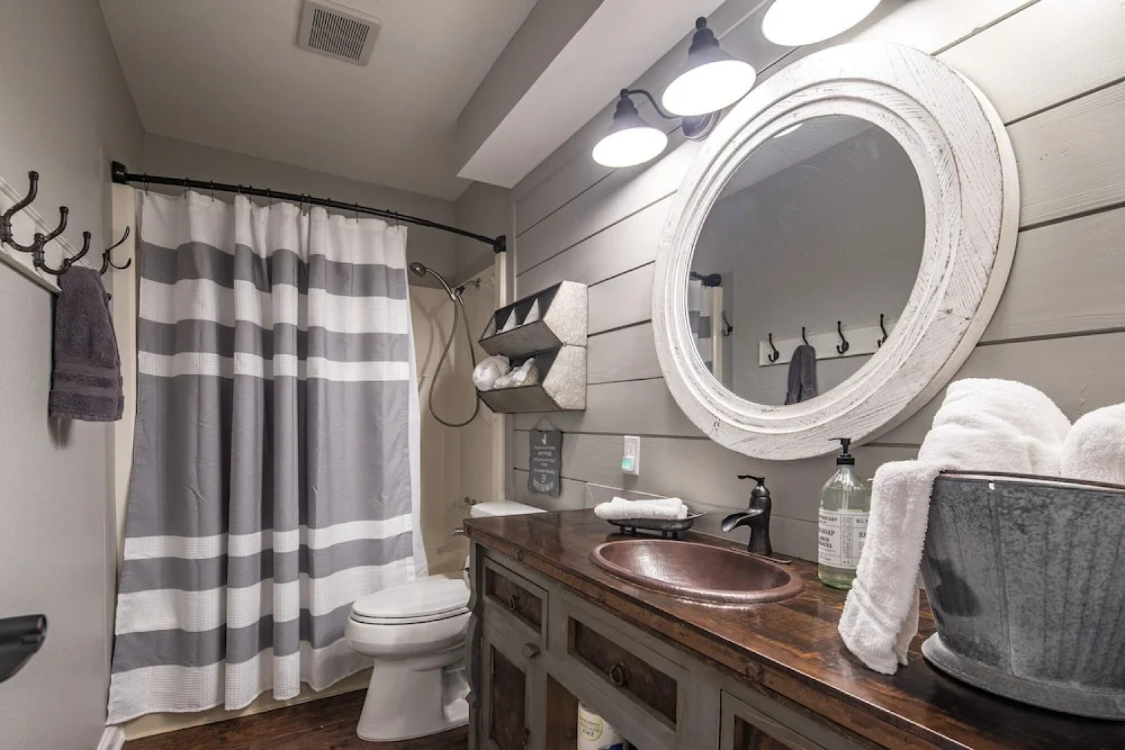 Honey Haus on the Horseshoe 3 Bedrooms 2 Bathrooms Home