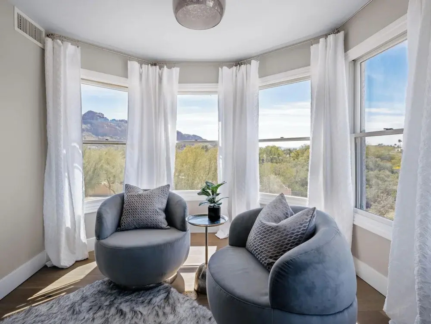 Majestic Mountain Mansion-pool -spa & Guest House