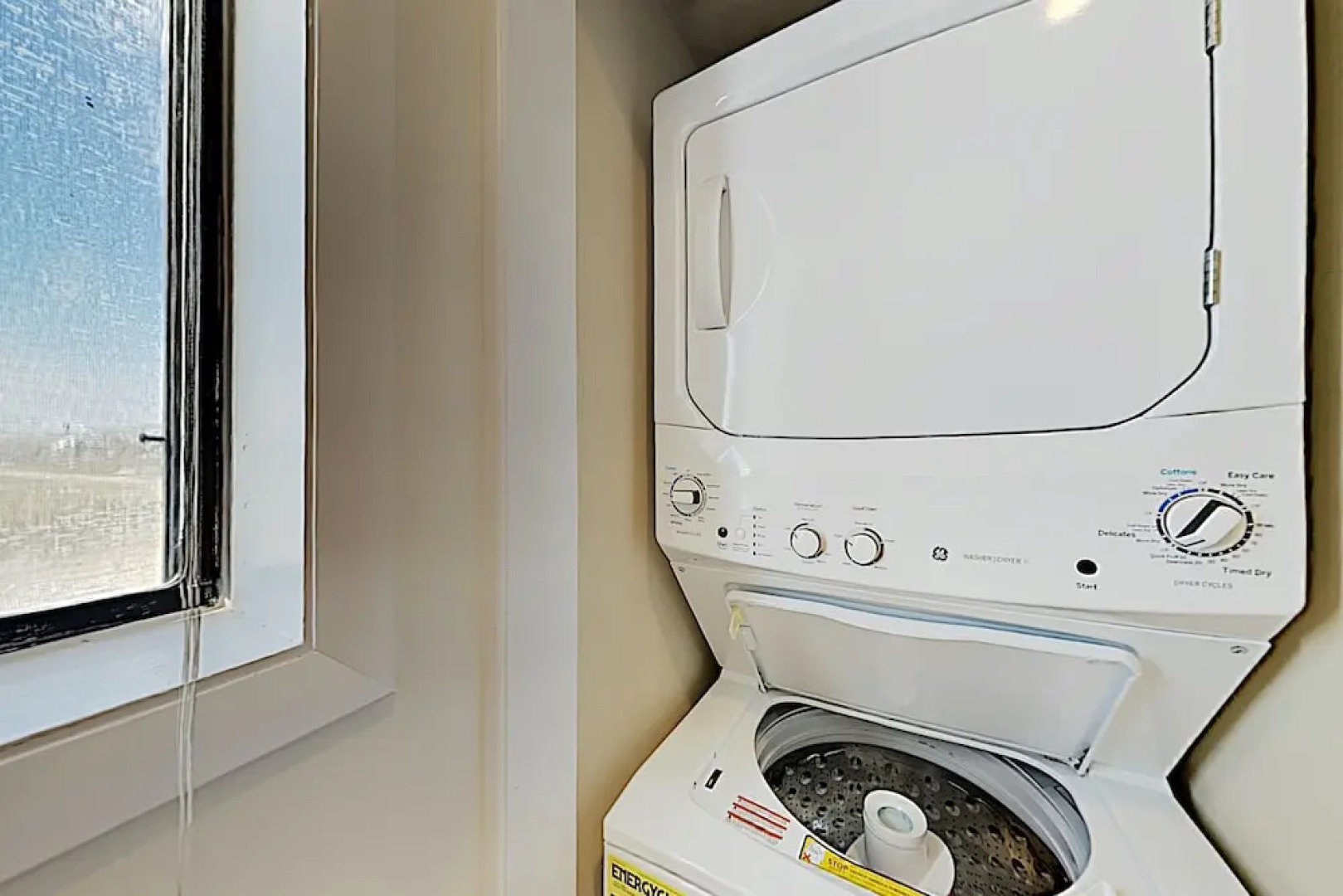 New Listing! Oceanfront W/ Balcony & Pool 1 Bedroom Condo