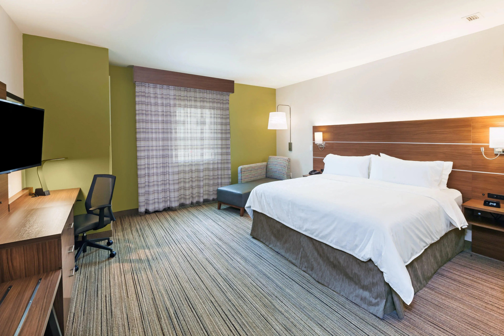 Holiday Inn Express & Suites Lenexa - Overland Park Area by IHG