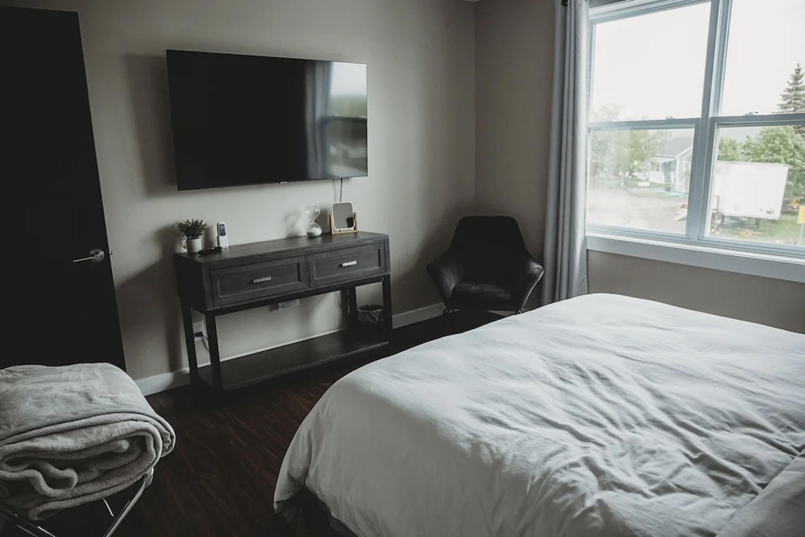 Riverside Suites