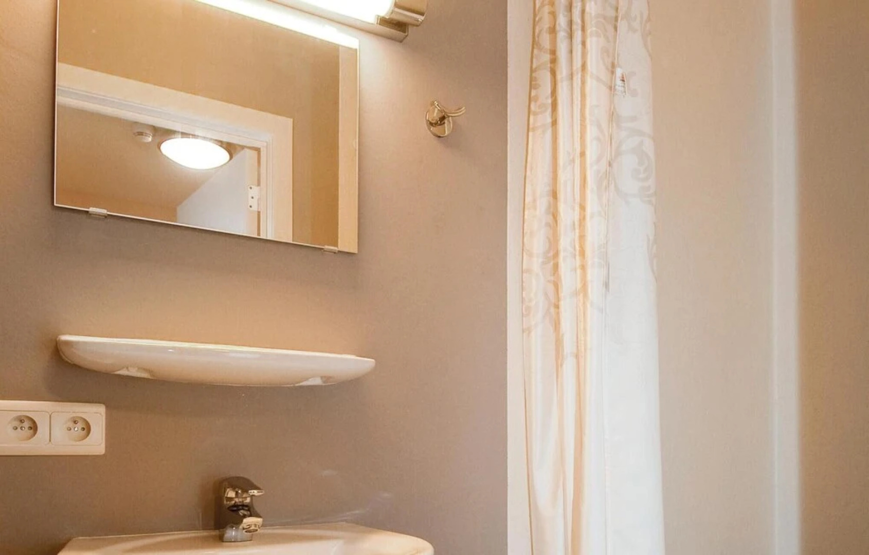 Amazing Home in De Haan With 12 Bedrooms and Wifi