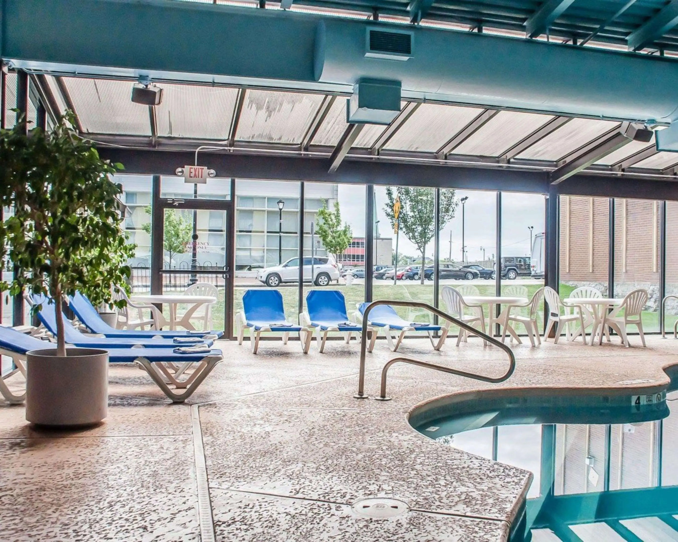 Quality Hotel & Suites At The Falls