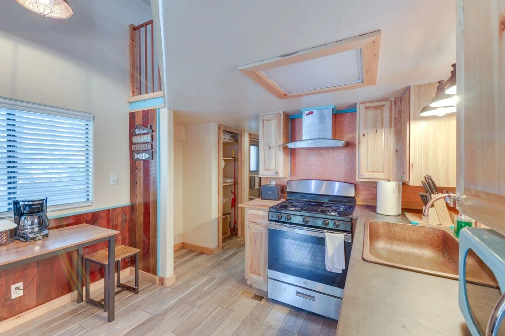 Quiet Lake Almanor Cabin, Steps to Fishing