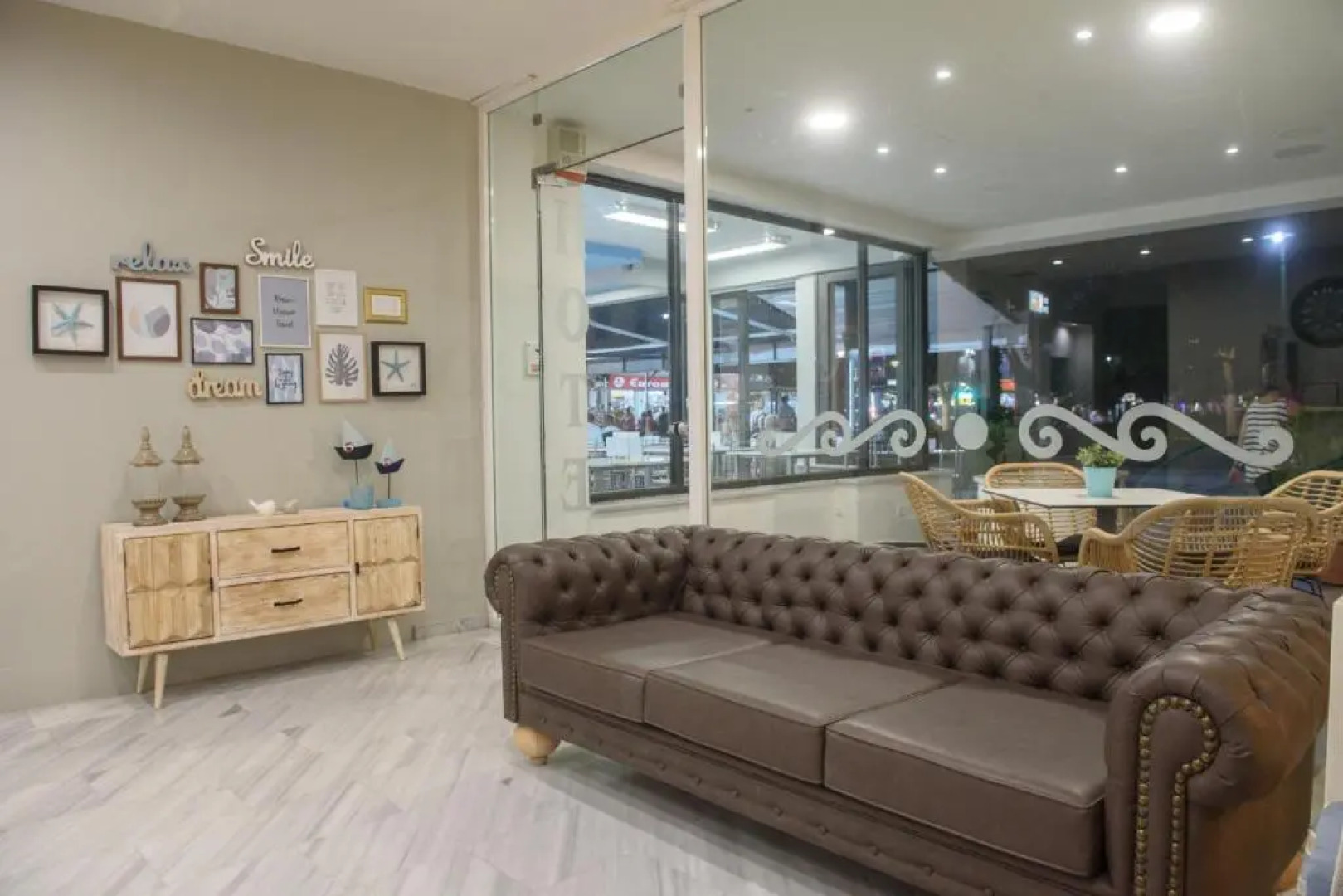 Aqua Beachfront Elegant Hotel