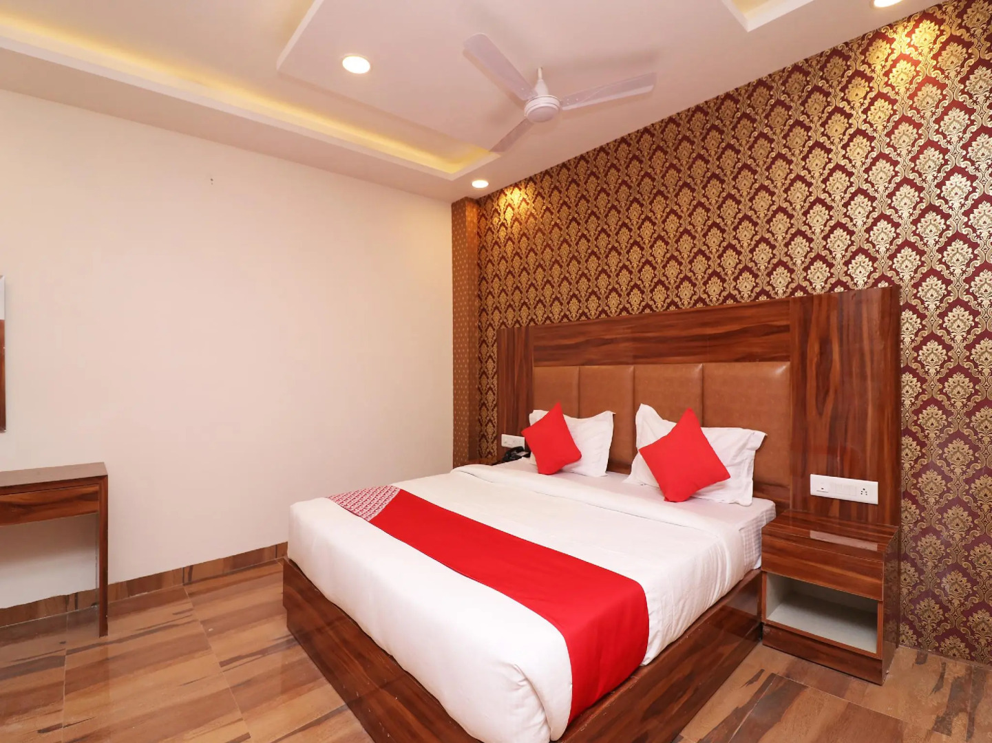 Oyo 27009 Hotel Alovia Delhi