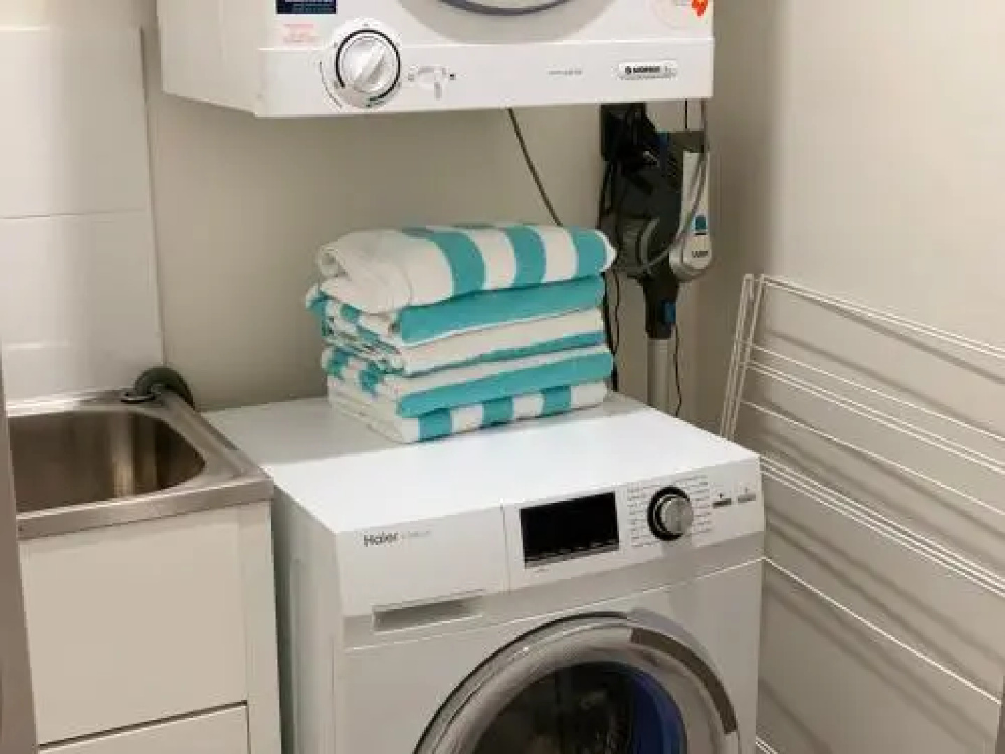 Daydreaming Airlie Beach, Water Views And Only 200M To Boardwalk.