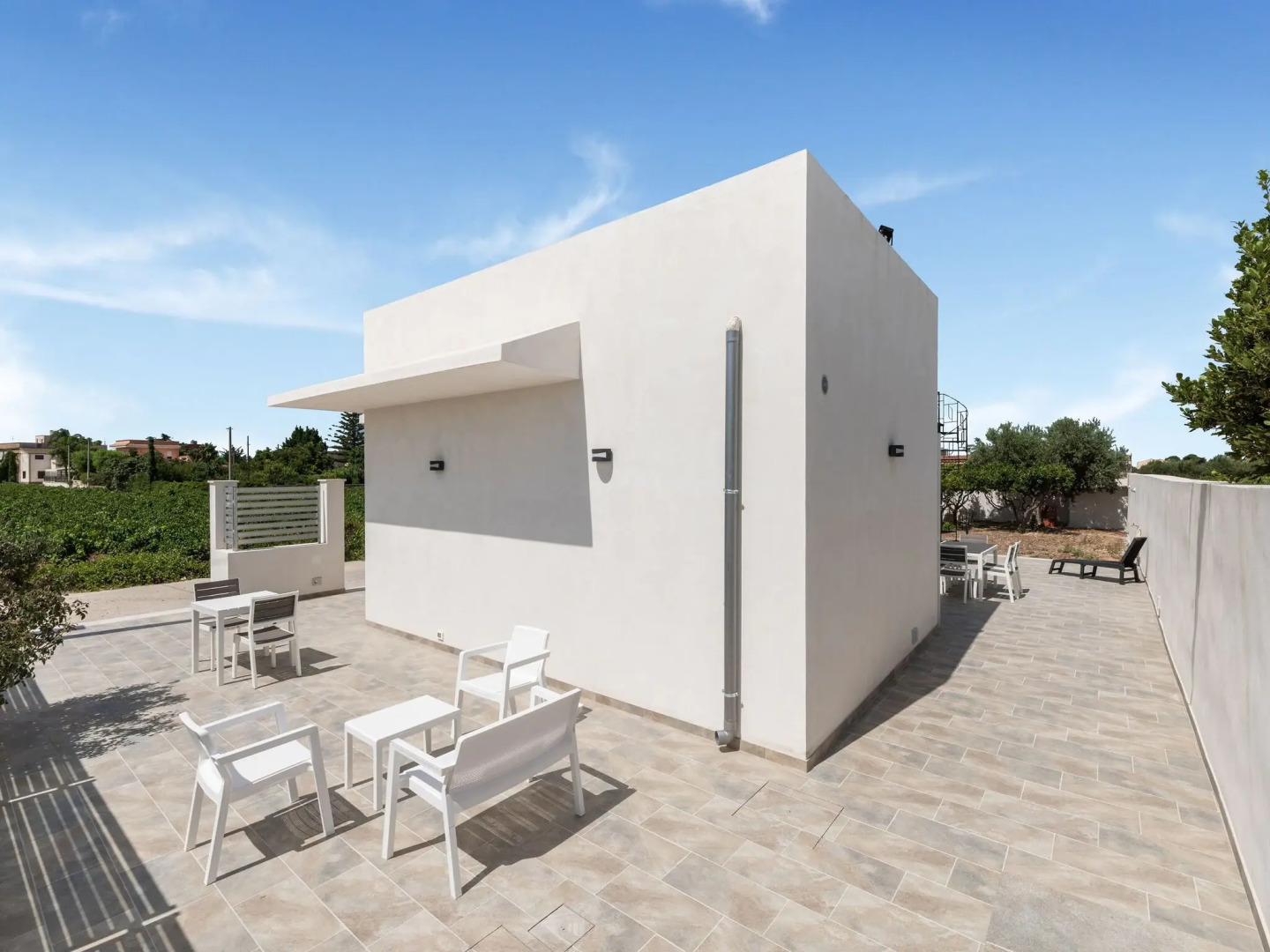 Detached villa with air conditioning