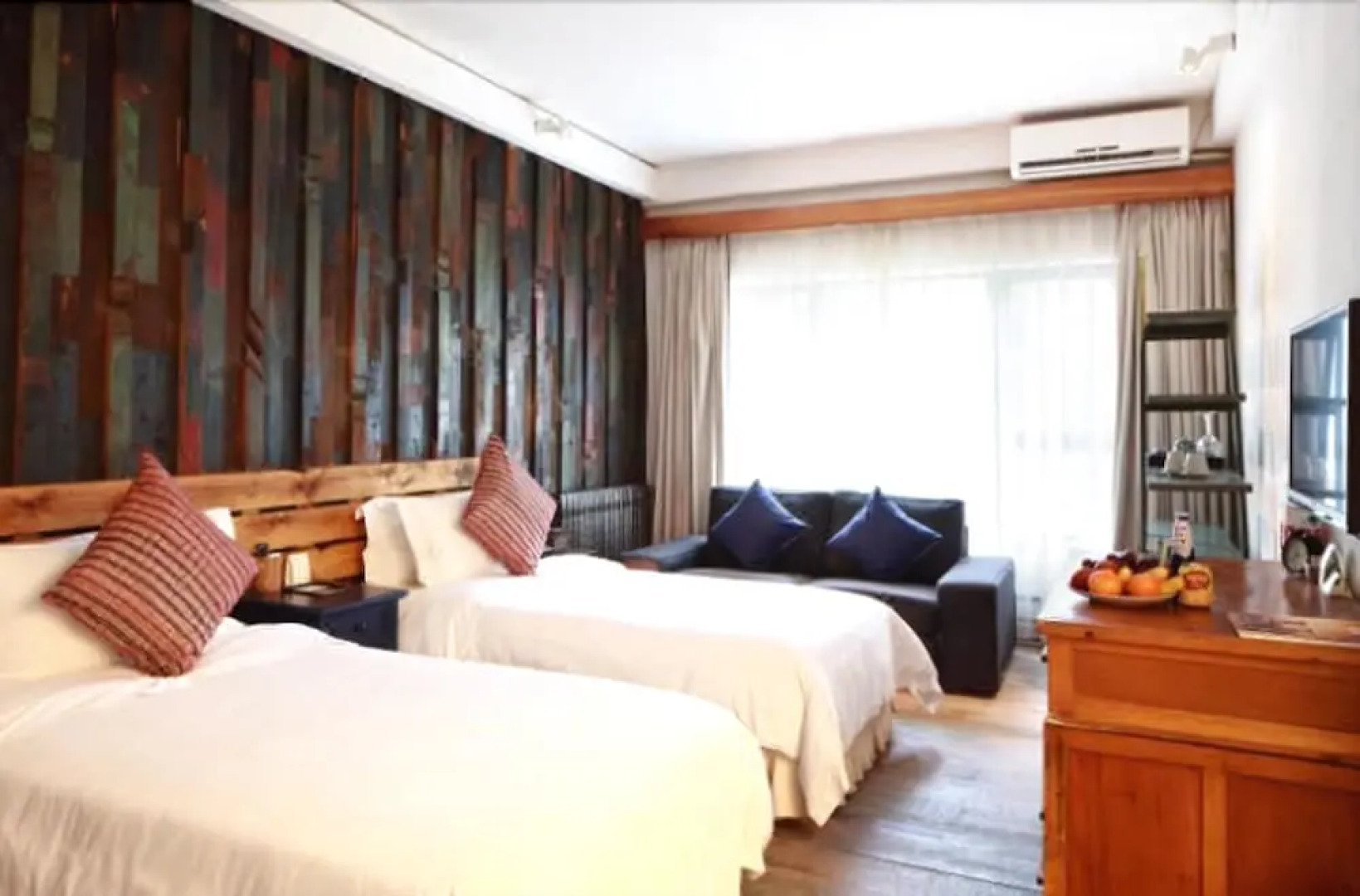 Zuoyouke Theme Hotel