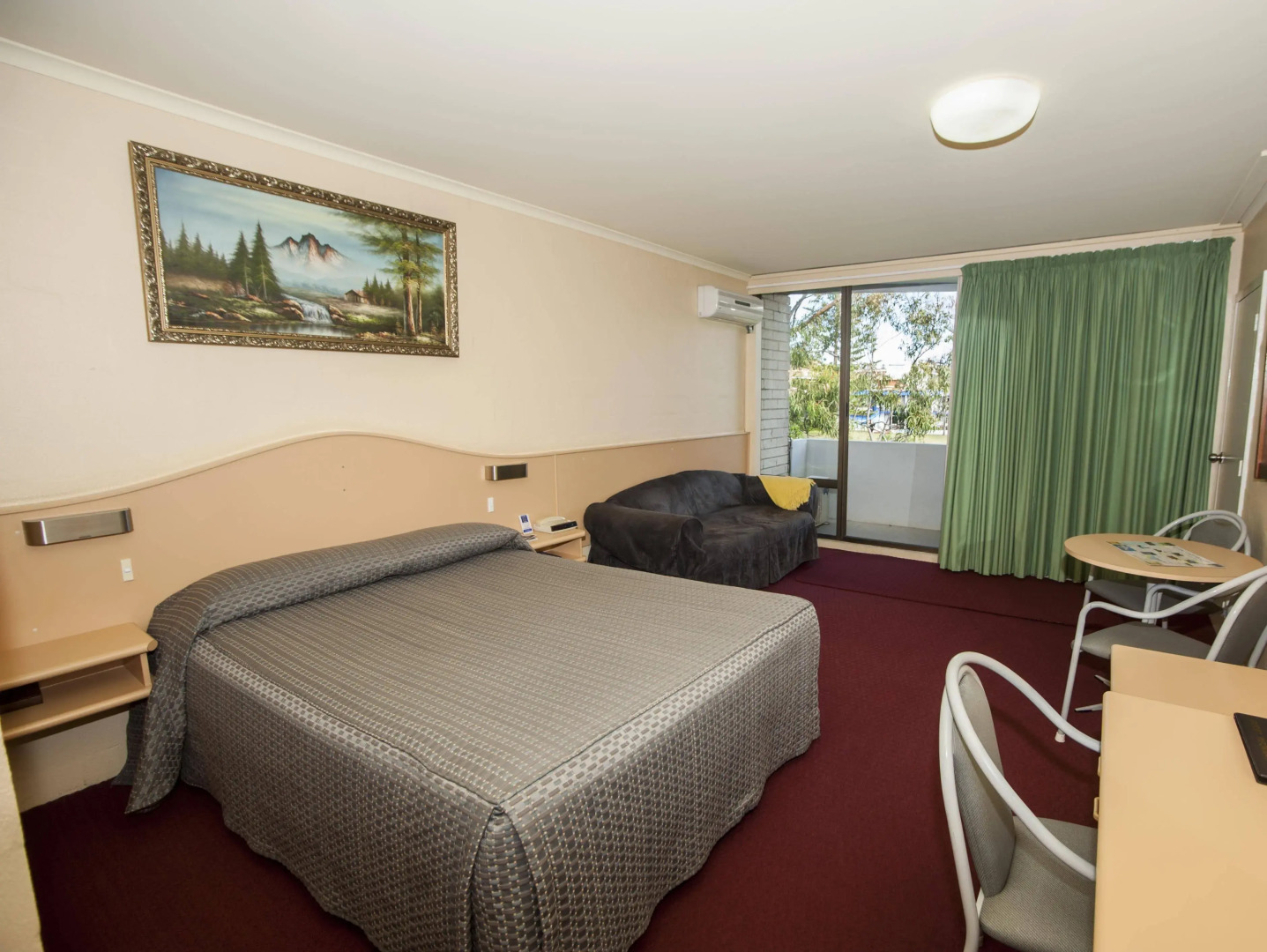 Palm Court Motor Inn