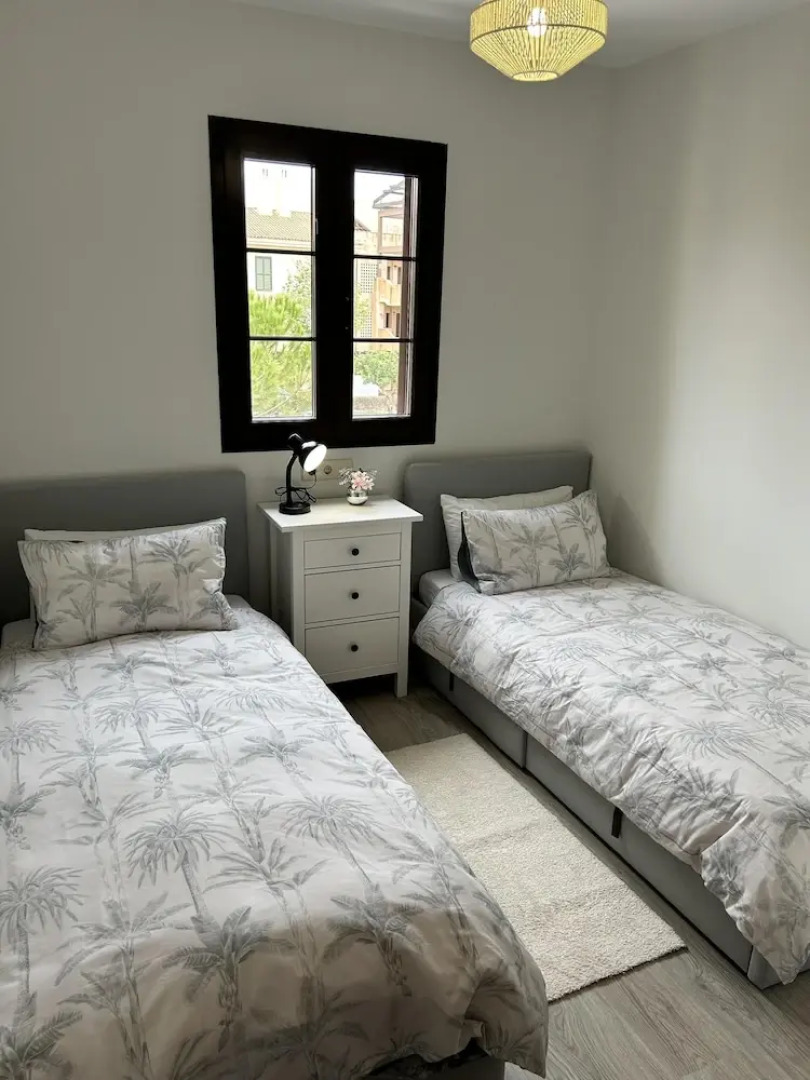 Hancinda Sleeps 4 With Free Parking