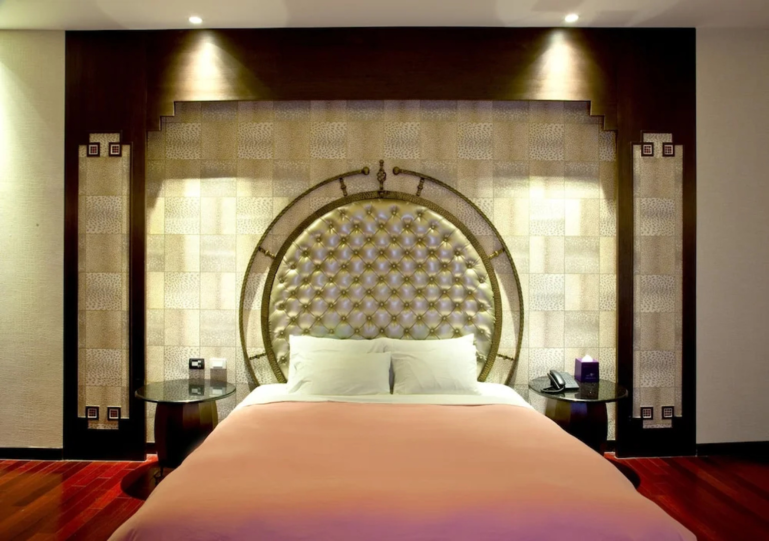 Royal Group Motel Ming Chen Branch