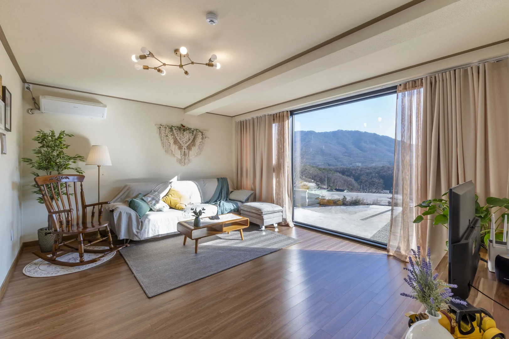 Two Romantic Birds Pool Pension