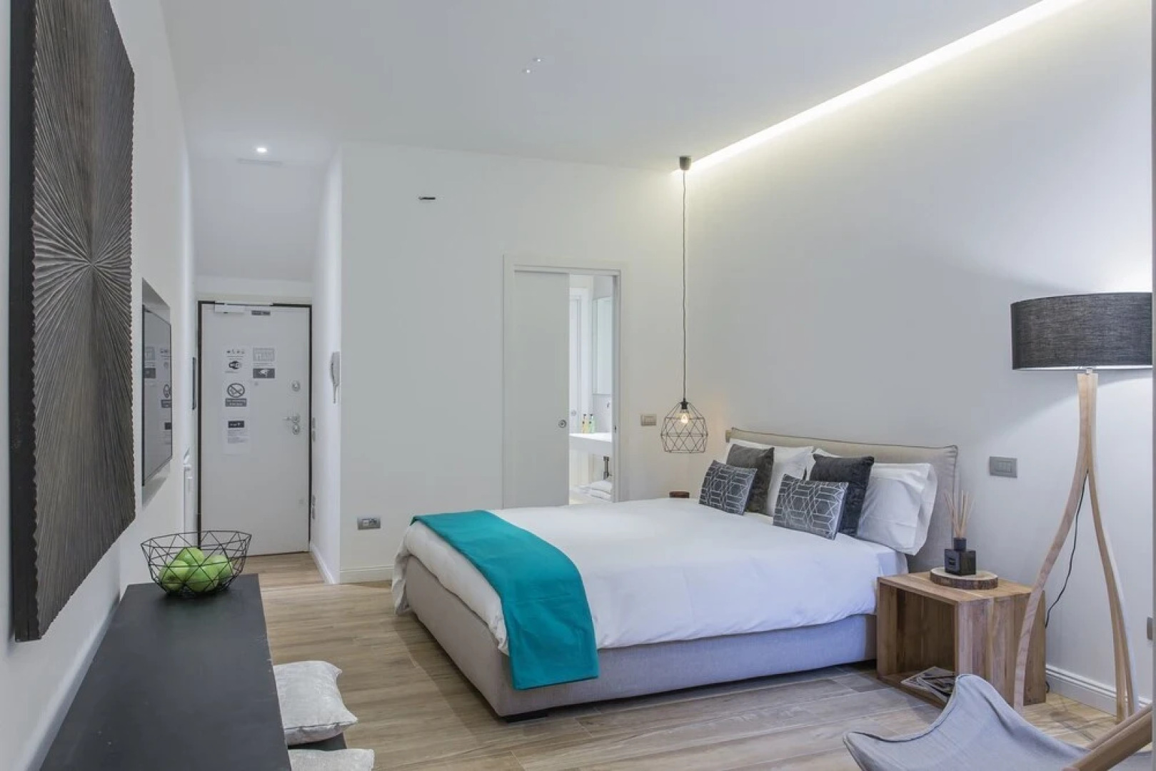 Erïk Langer Cesare Battisti Suites