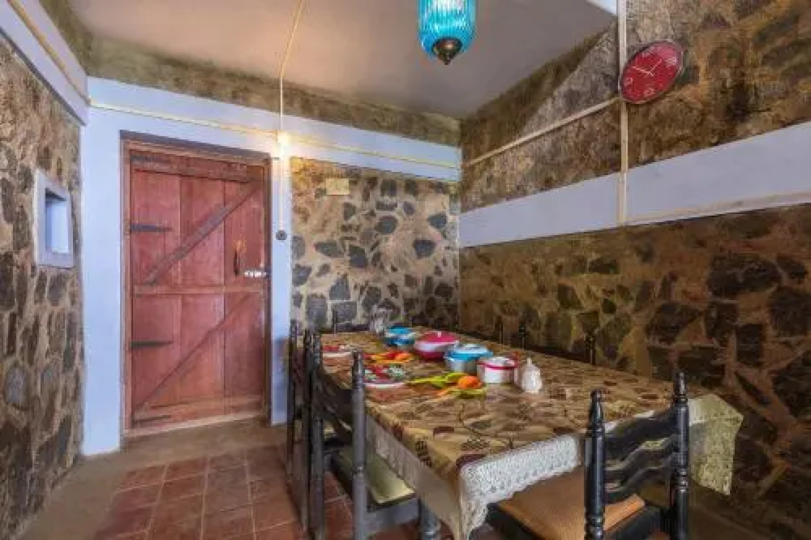 Wild Walkers by Vista Rooms