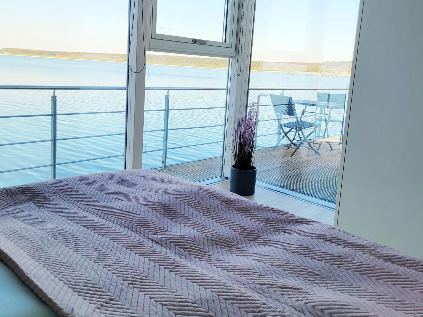 Apartment in a floating house on the Geierswalder See